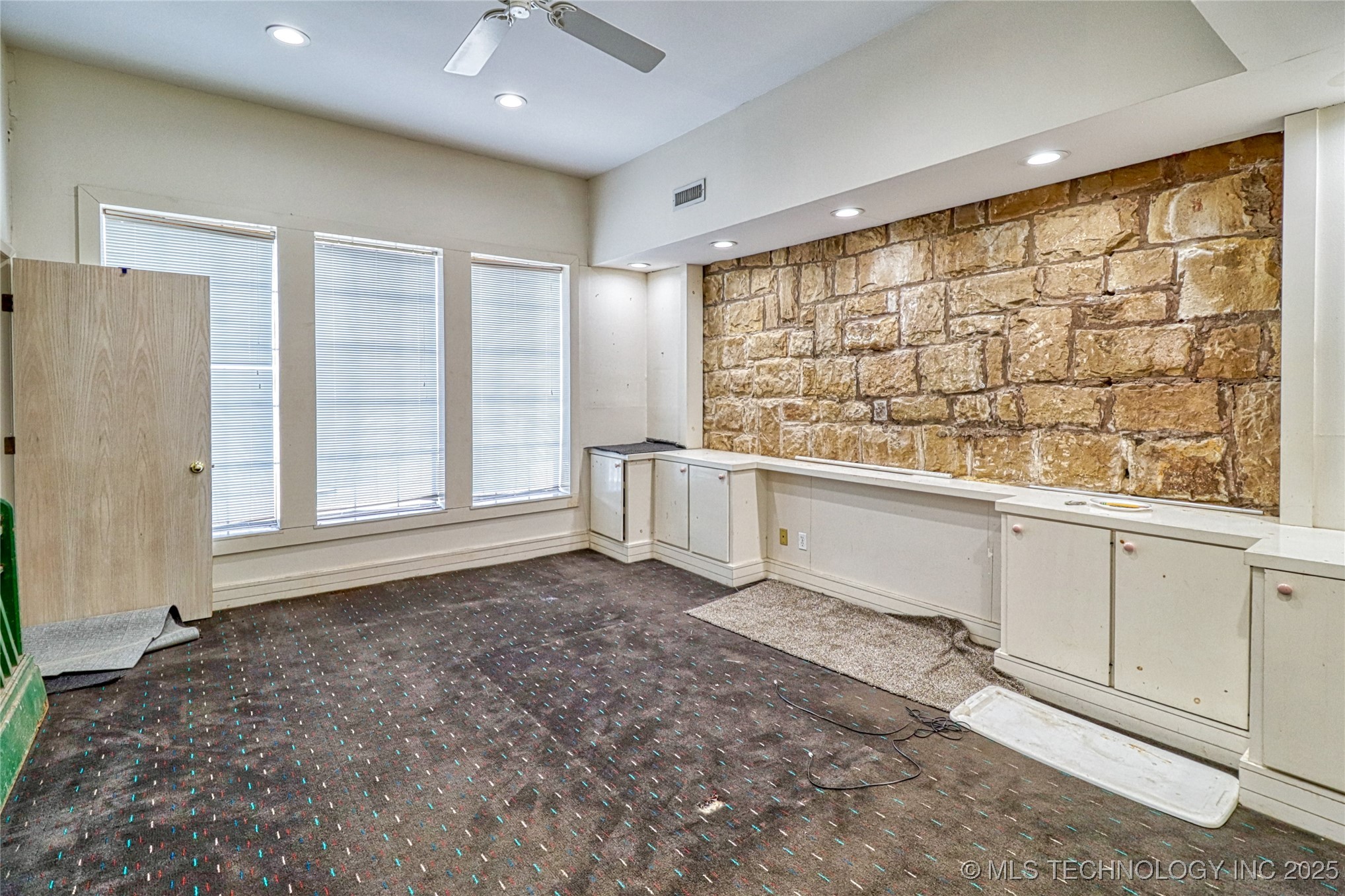 111 S Main Property Photo 7