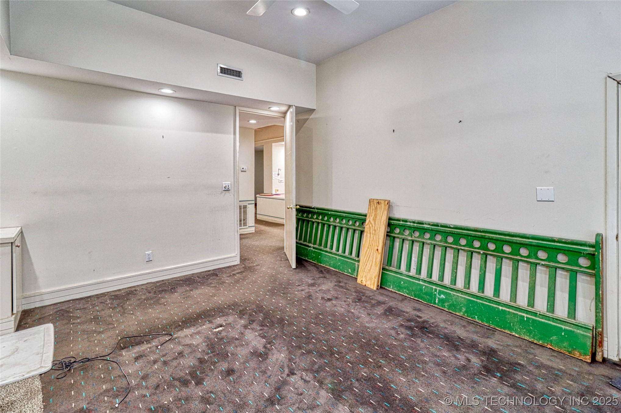 111 S Main Property Photo 8