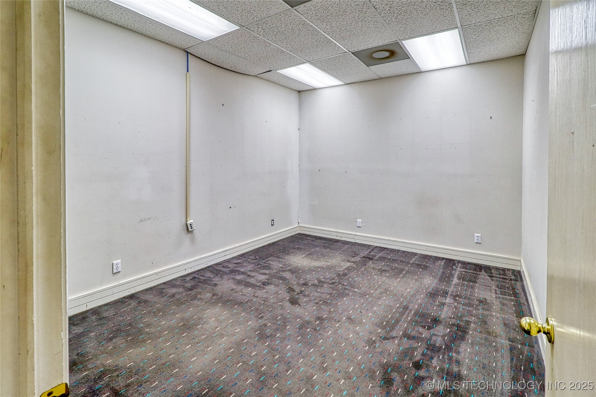 111 S Main Property Photo 9