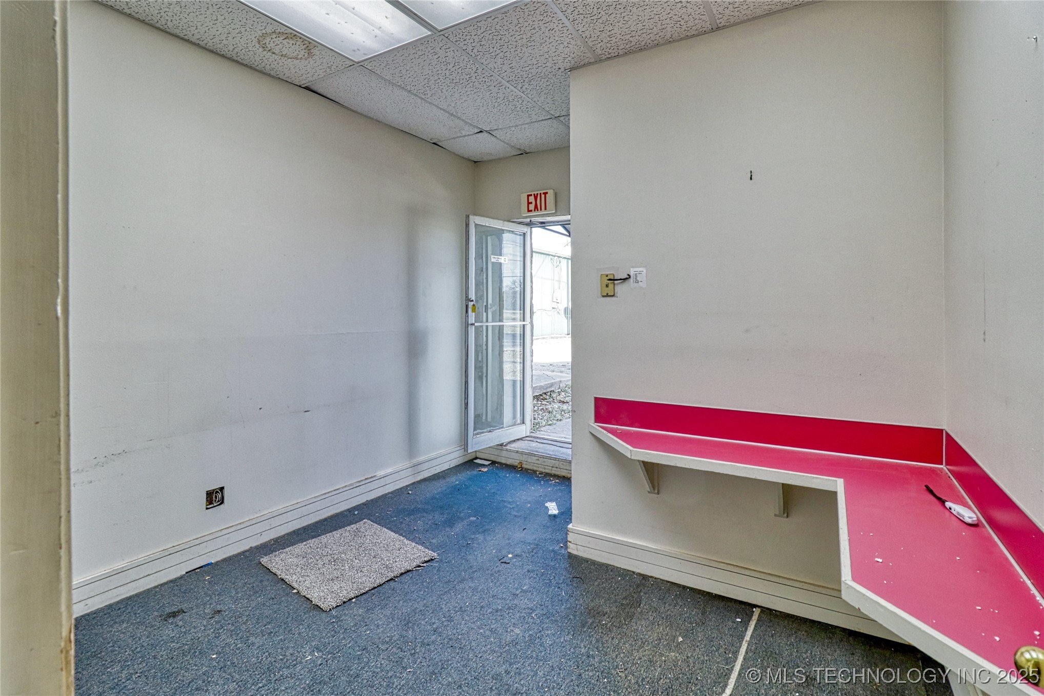 111 S Main Property Photo 10