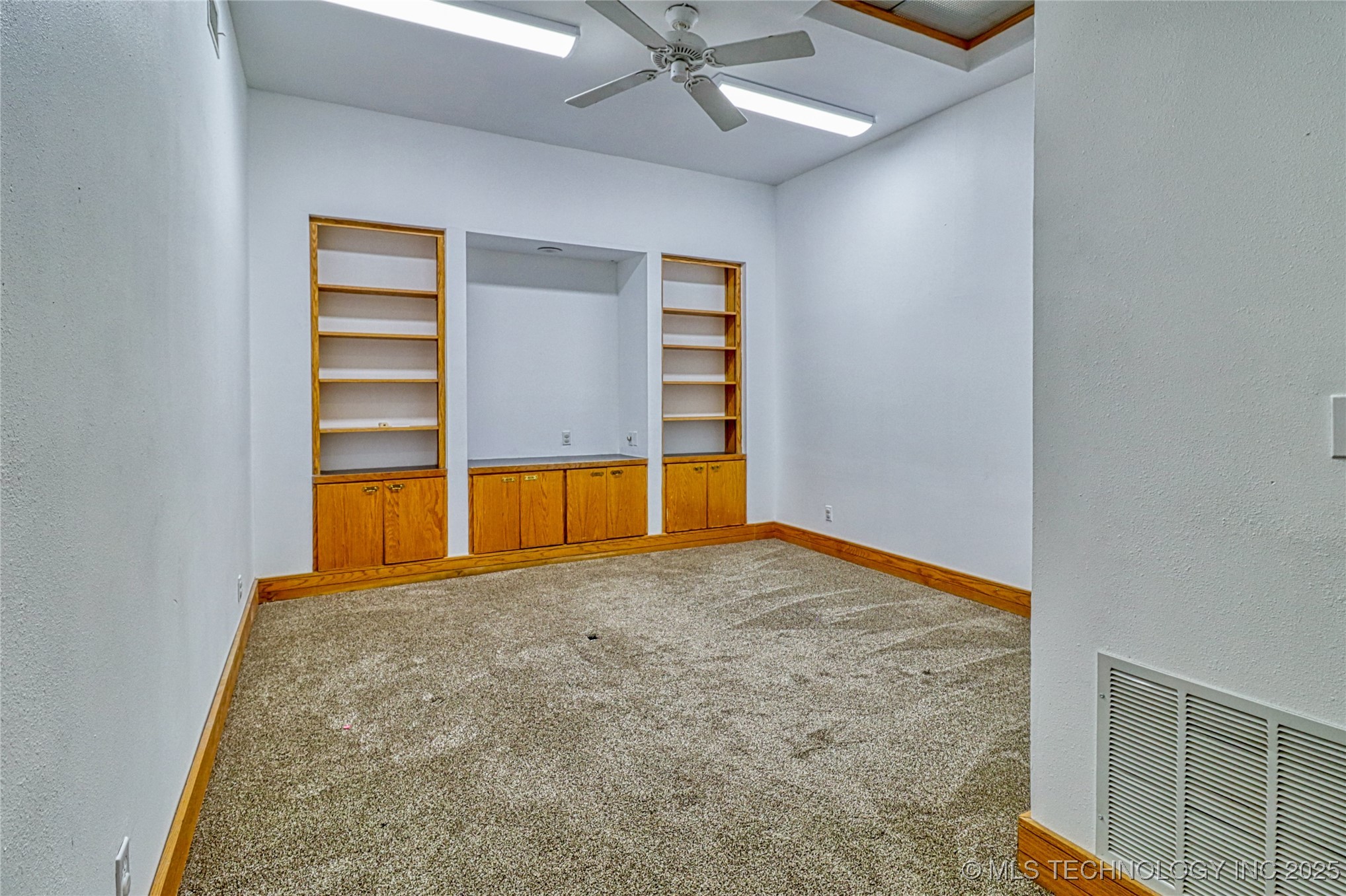 111 S Main Property Photo 14