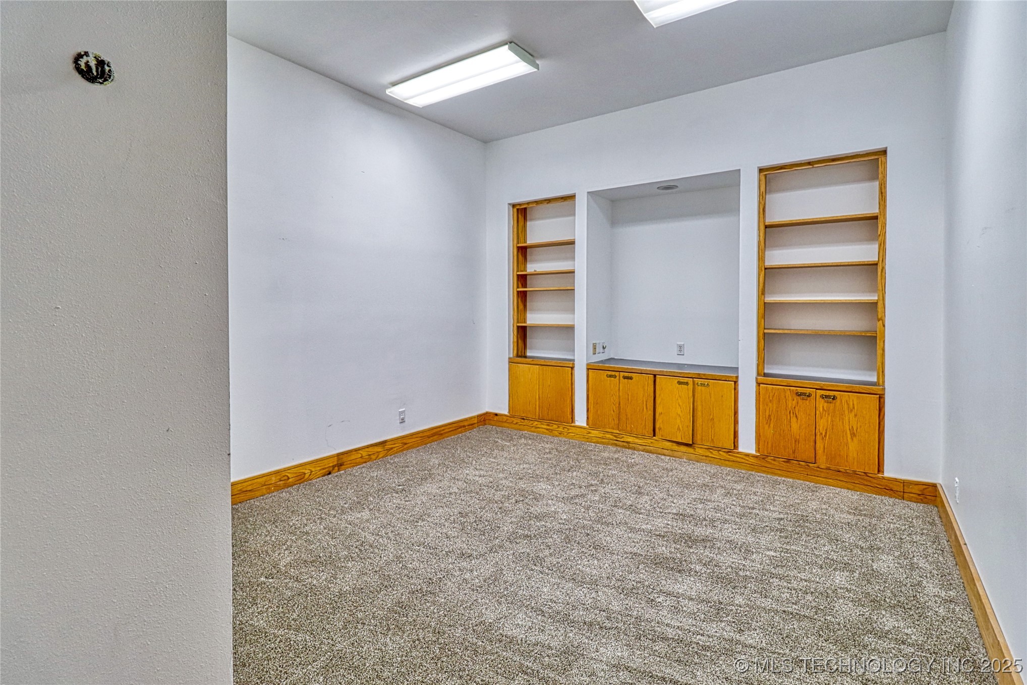 111 S Main Property Photo 15