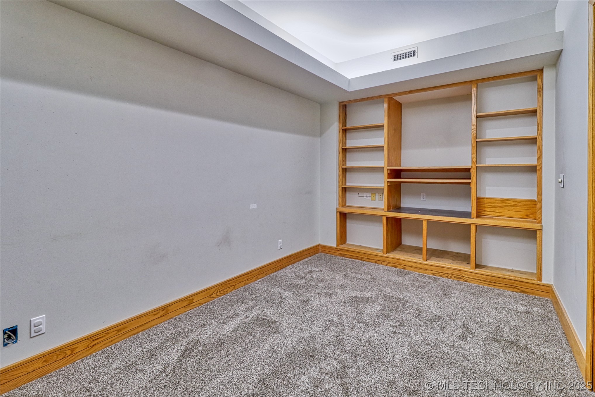 111 S Main Property Photo 16