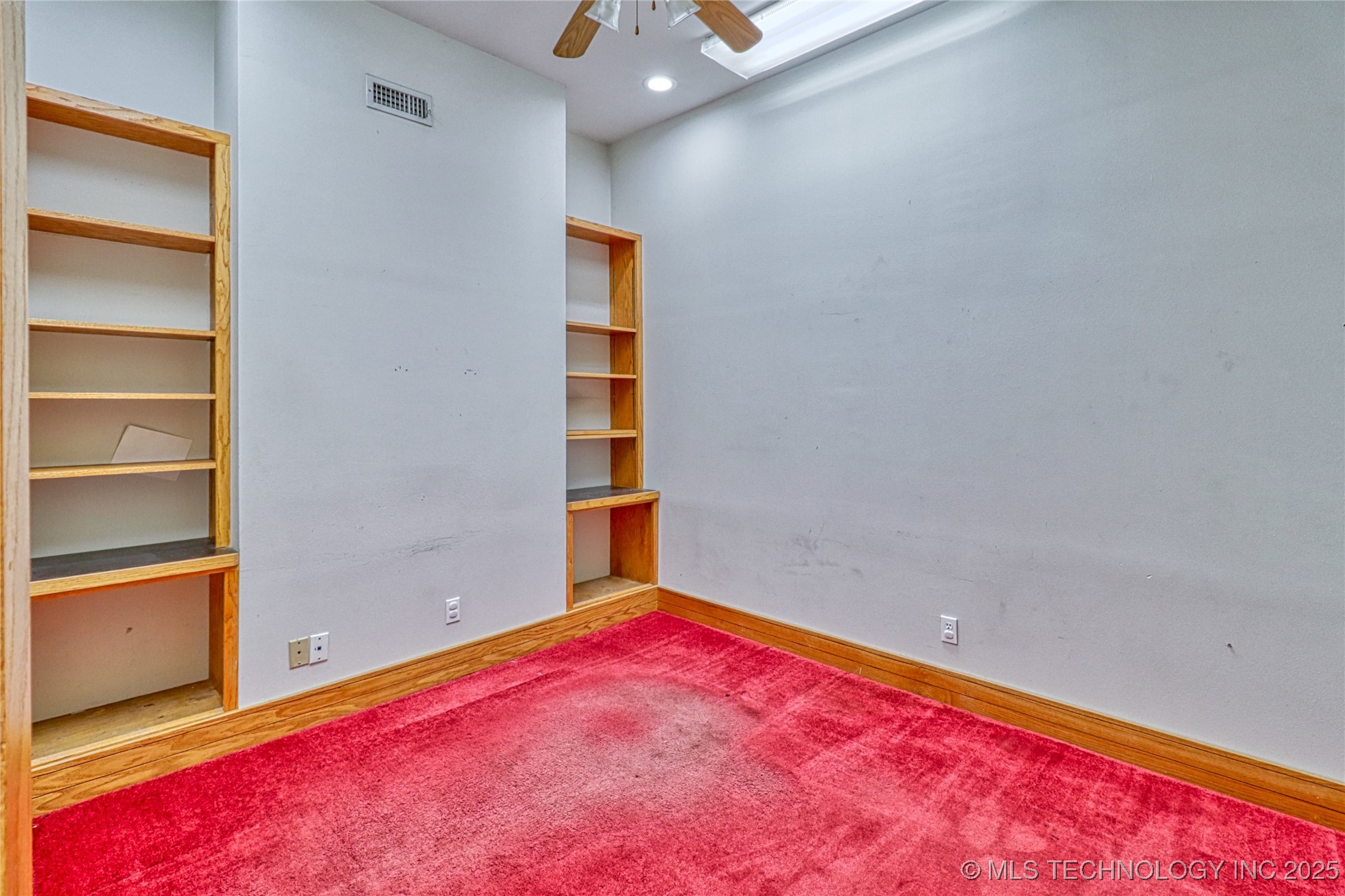 111 S Main Property Photo 18