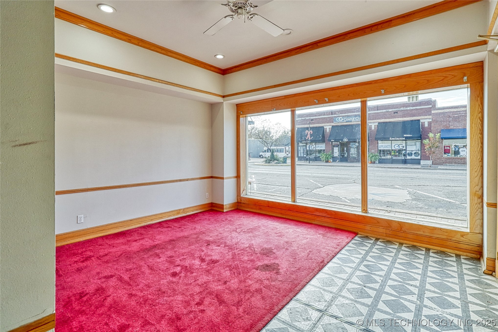 111 S Main Property Photo 19