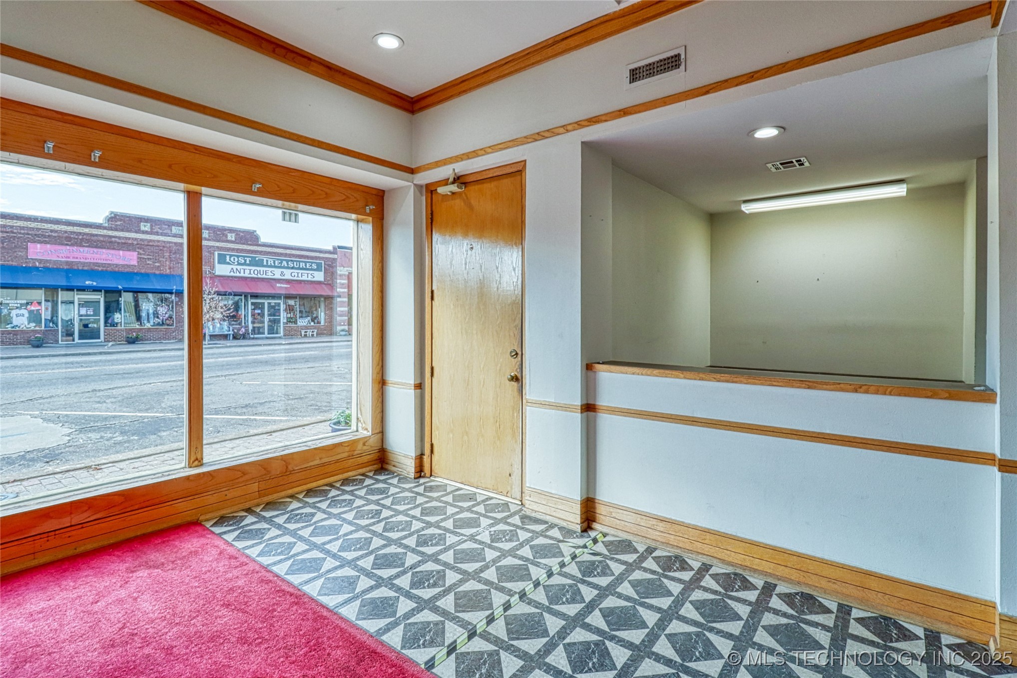 111 S Main Property Photo 20