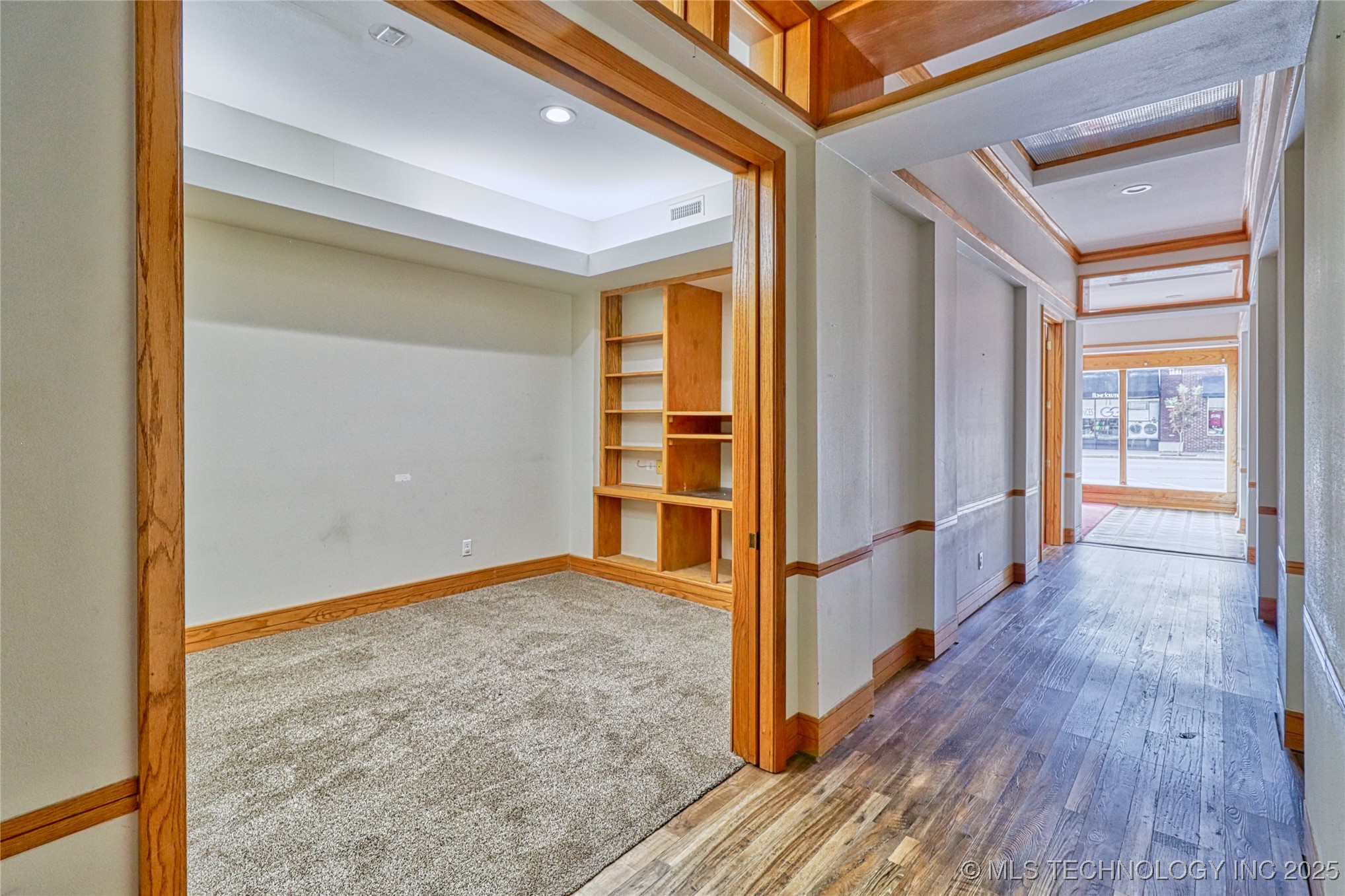 111 S Main Property Photo 23