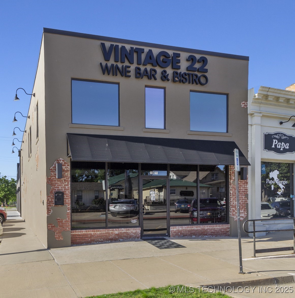 800 E Main Property Photo 1