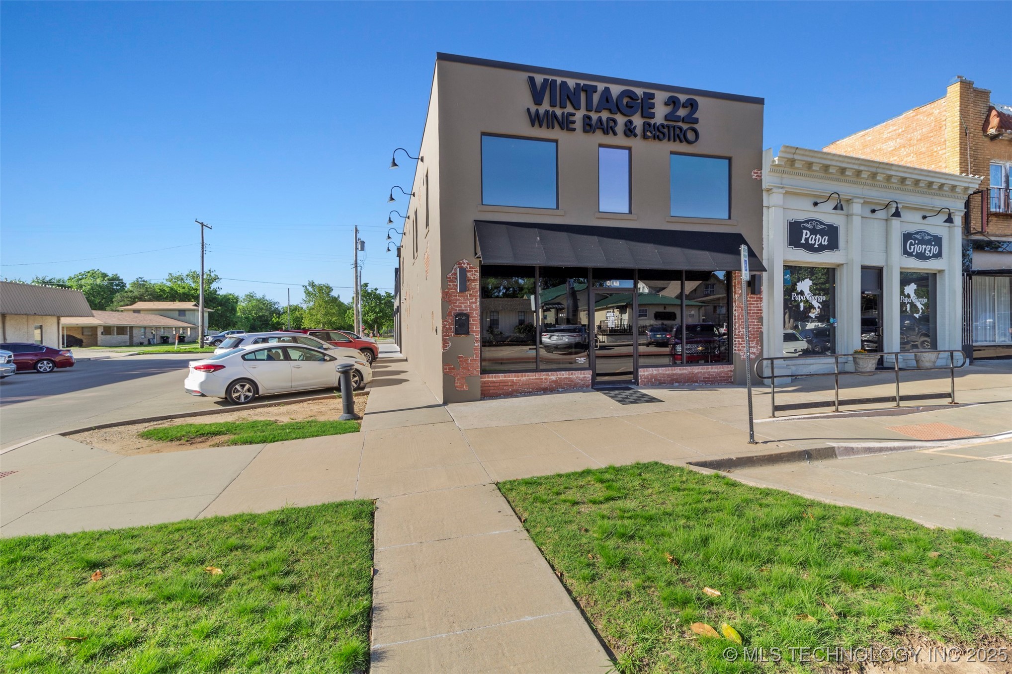 800 E Main Property Photo 2