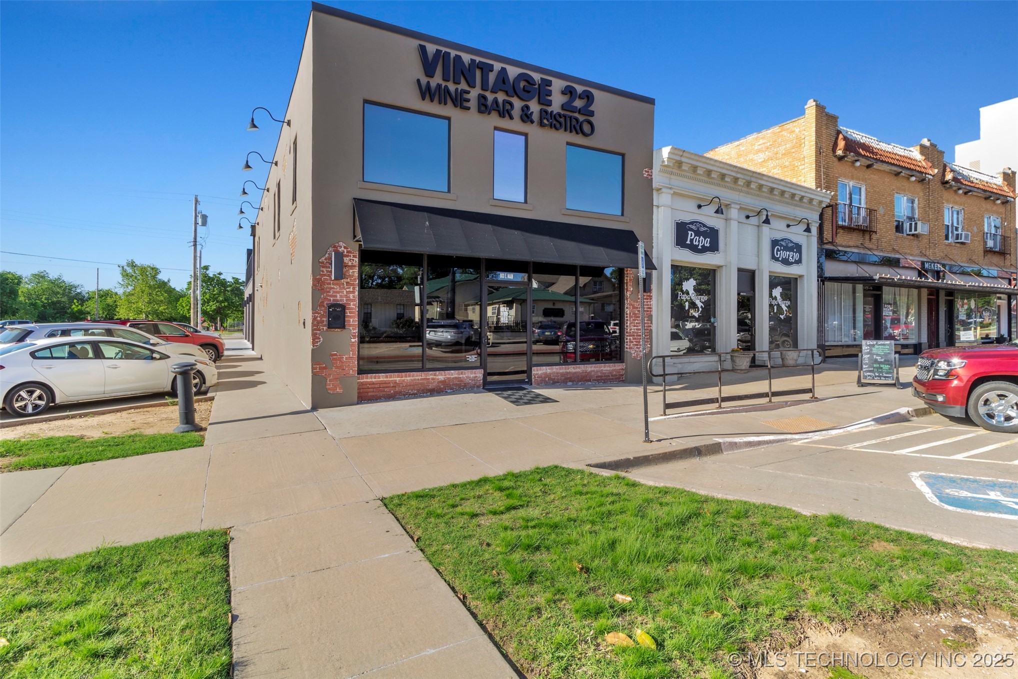 800 E Main Property Photo 3