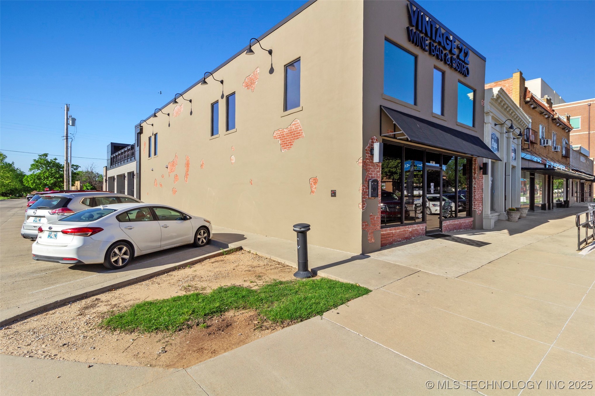 800 E Main Property Photo 4