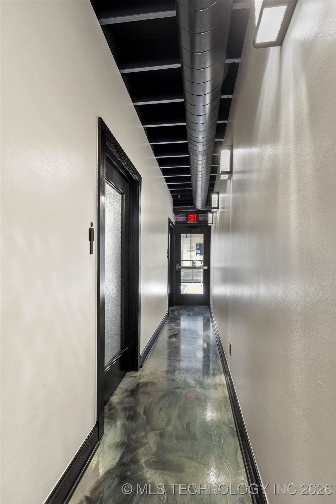 800 E Main Property Photo 8