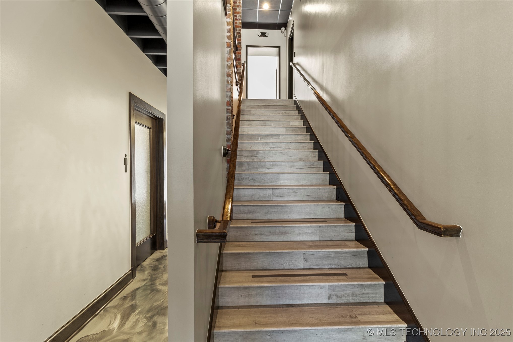 800 E Main Property Photo 9