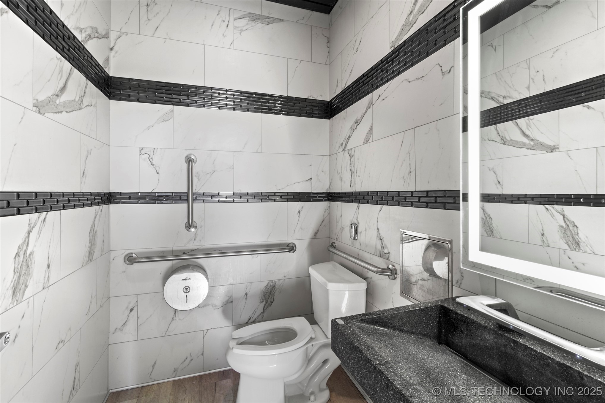 800 E Main Property Photo 14