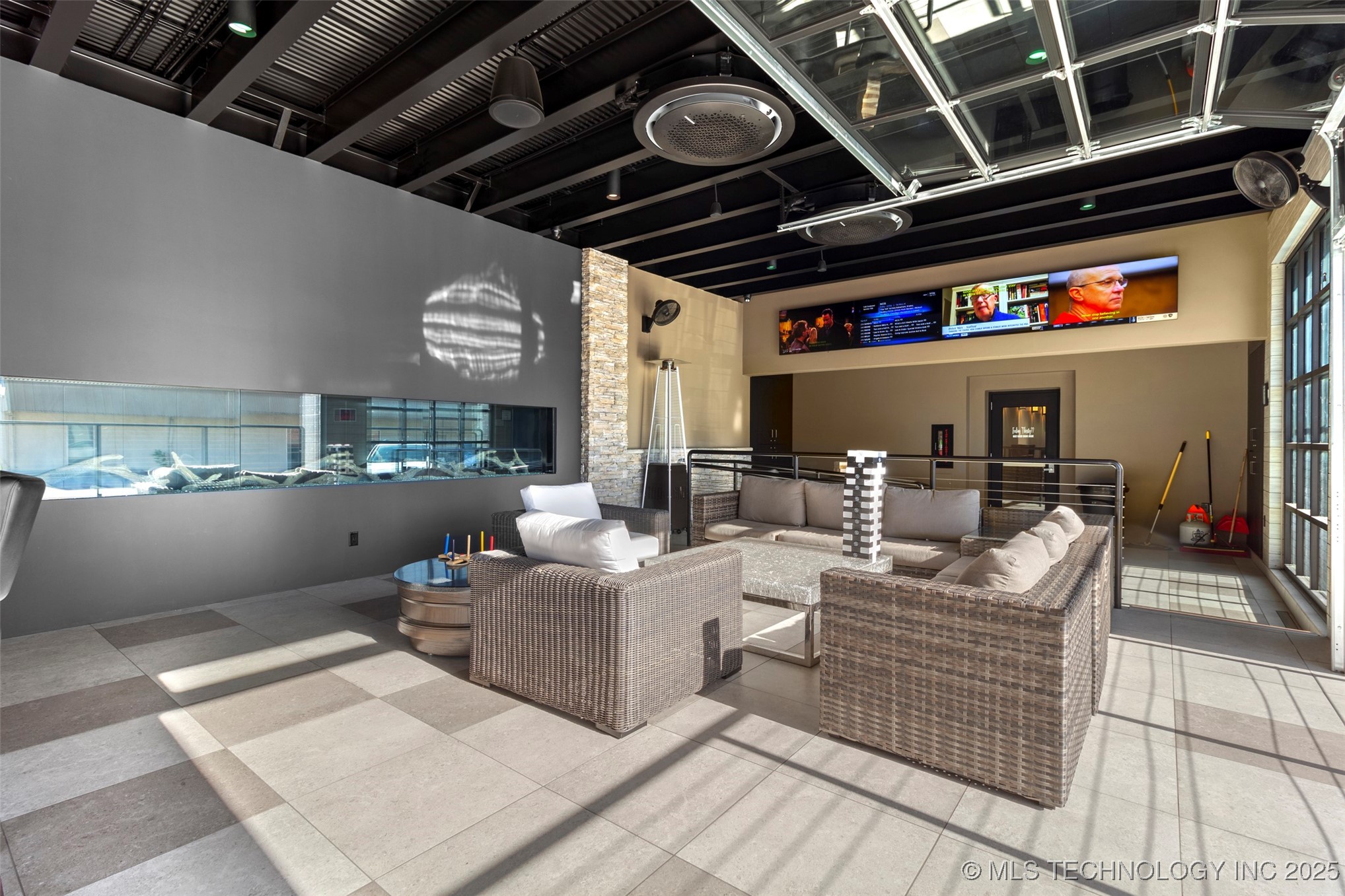 800 E Main Property Photo 21