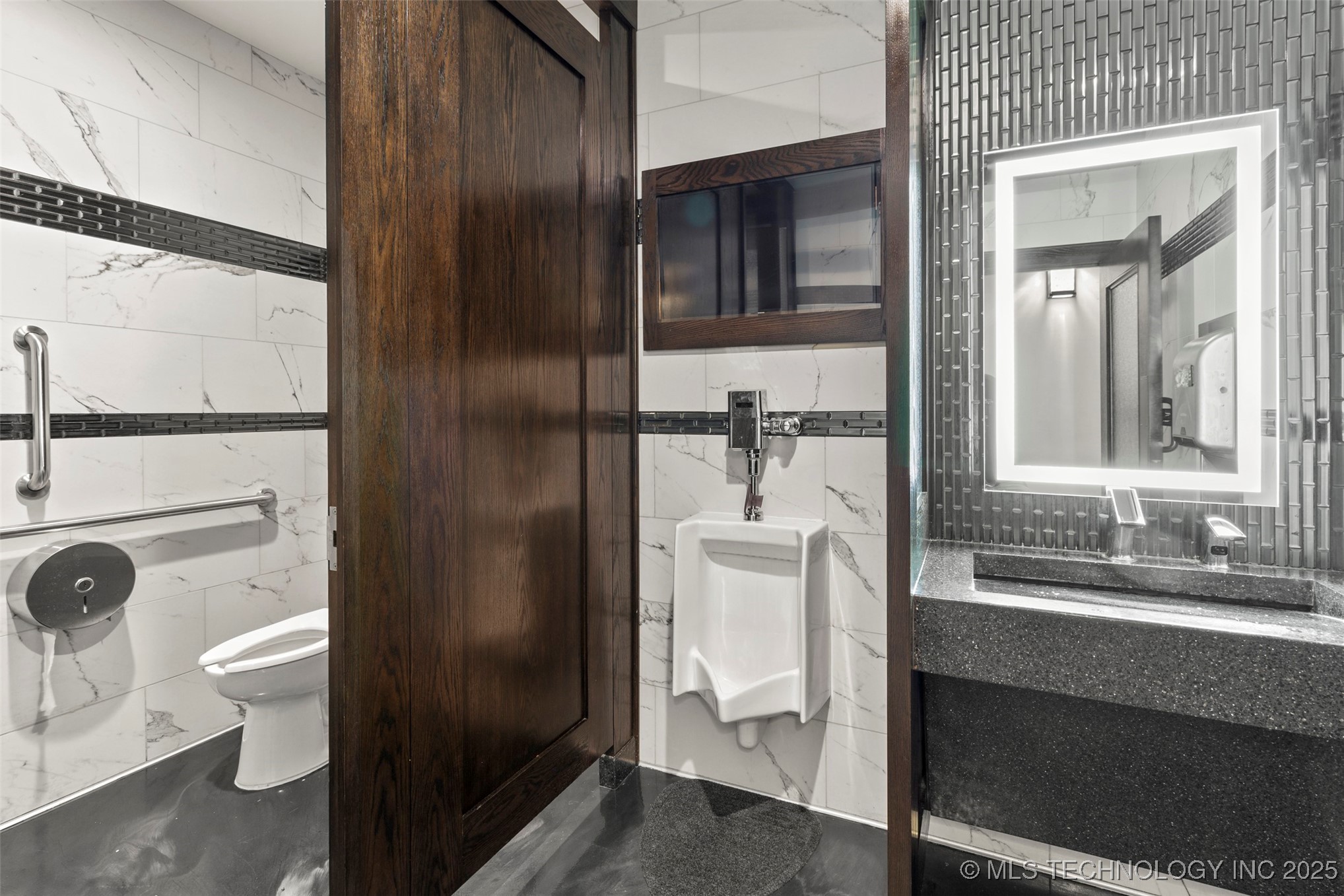 800 E Main Property Photo 29