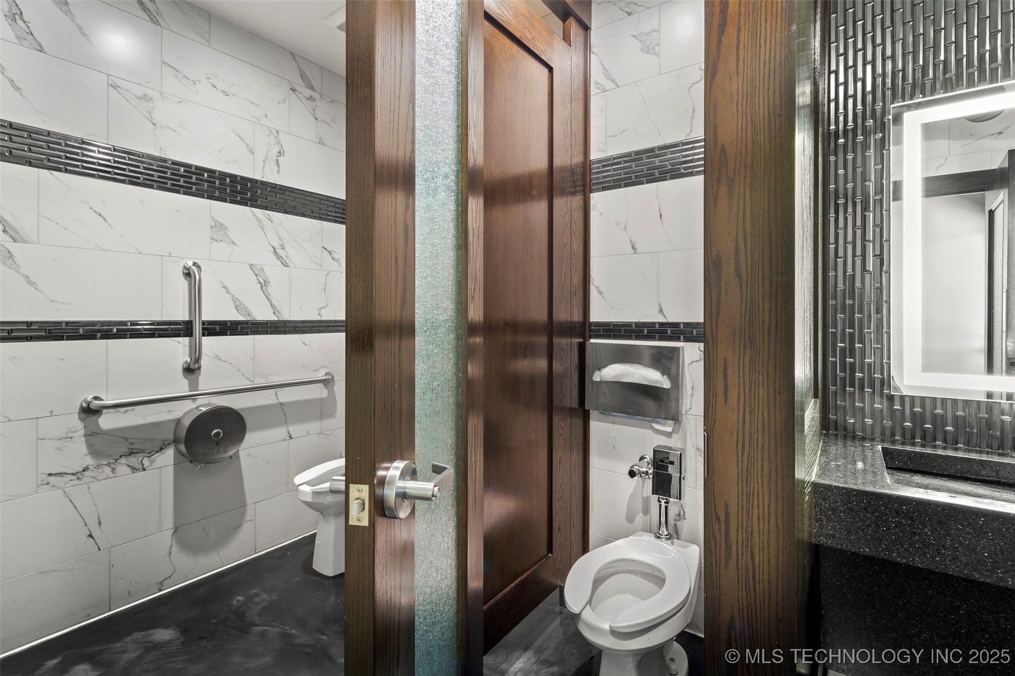 800 E Main Property Photo 30