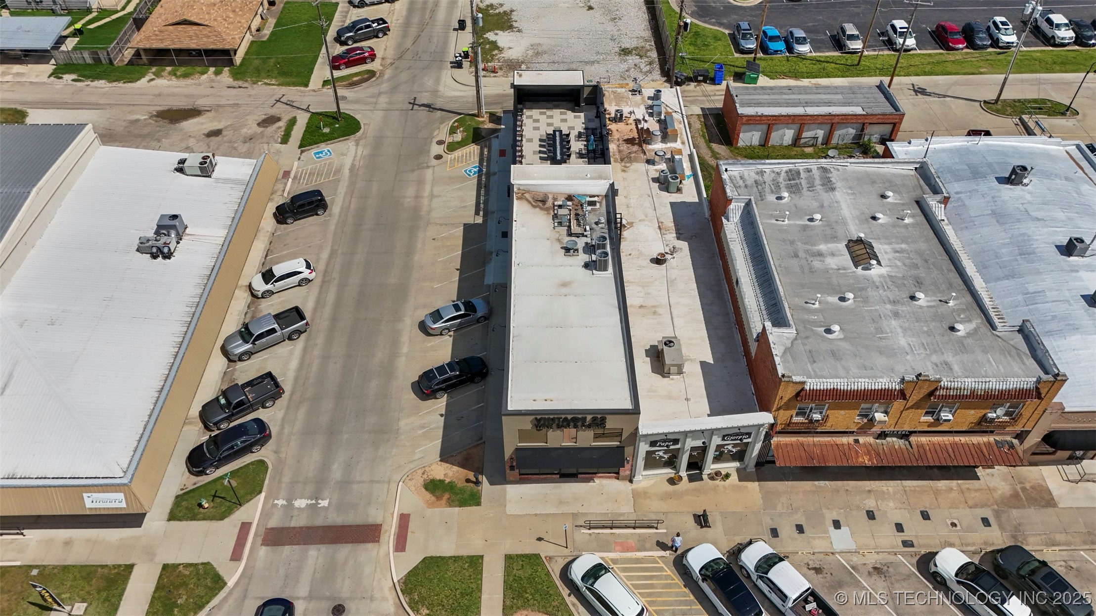 800 E Main Property Photo 34