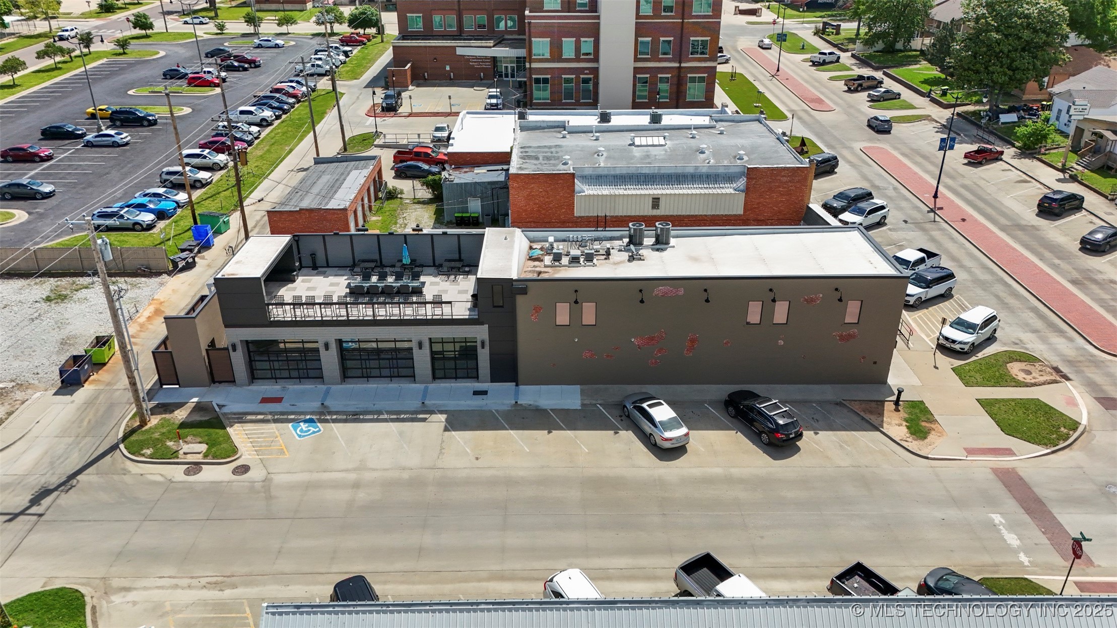 800 E Main Property Photo 35