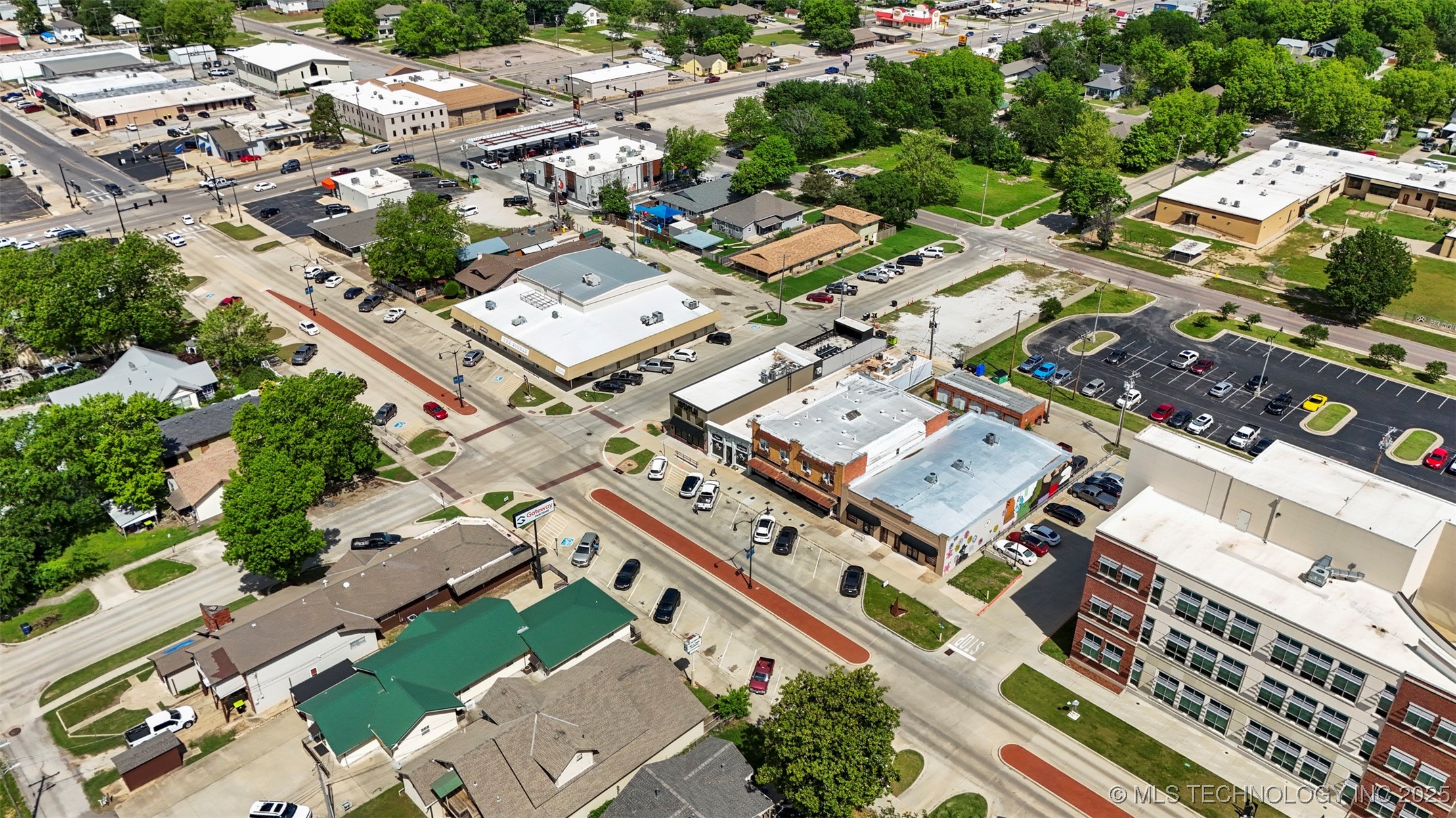 800 E Main Property Photo 38