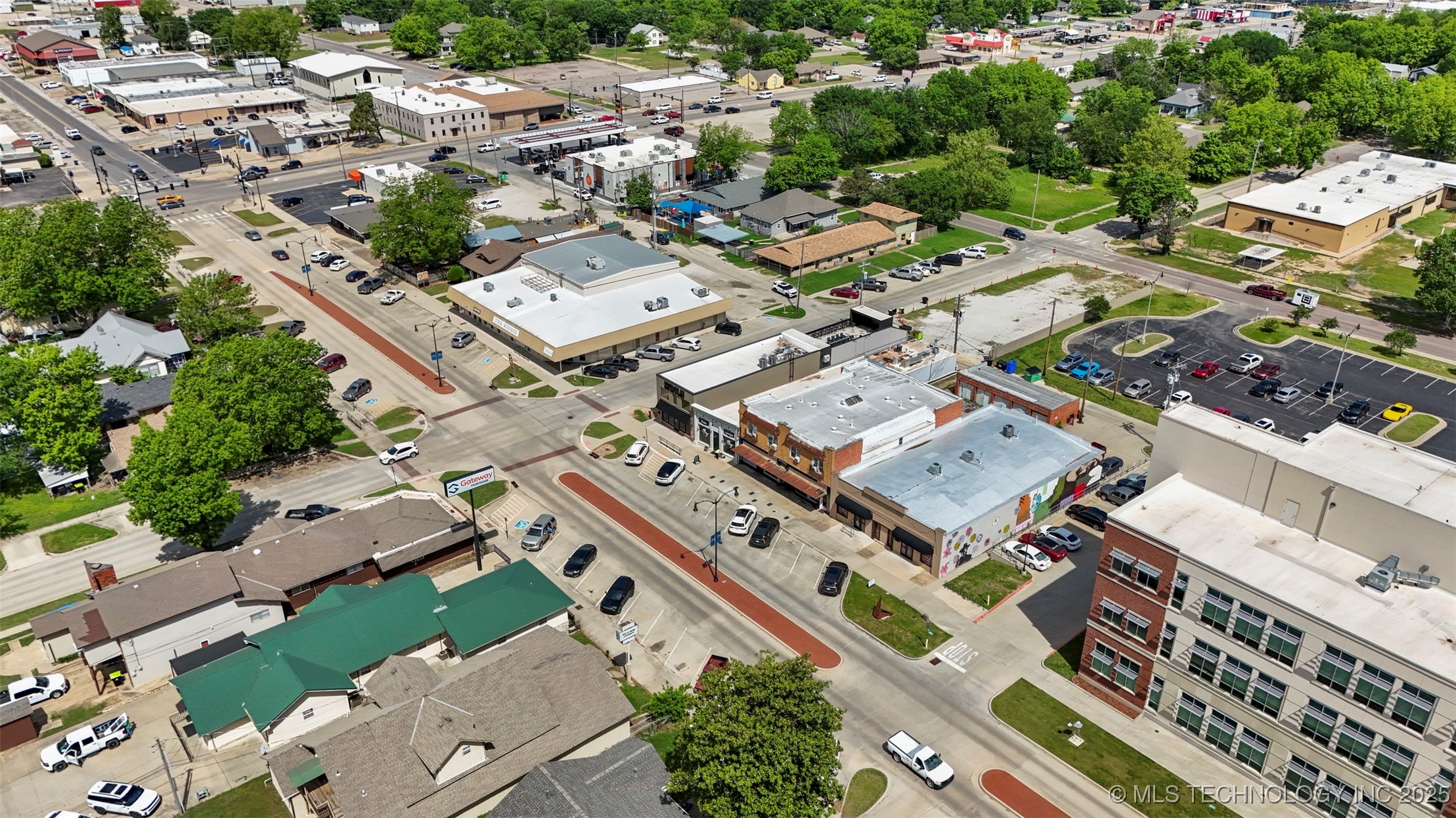 800 E Main Property Photo 42