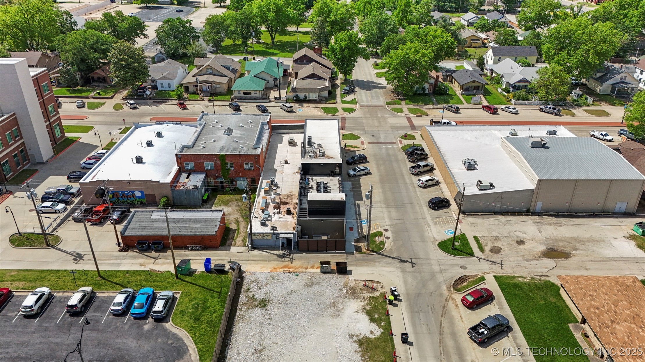 800 E Main Property Photo 43