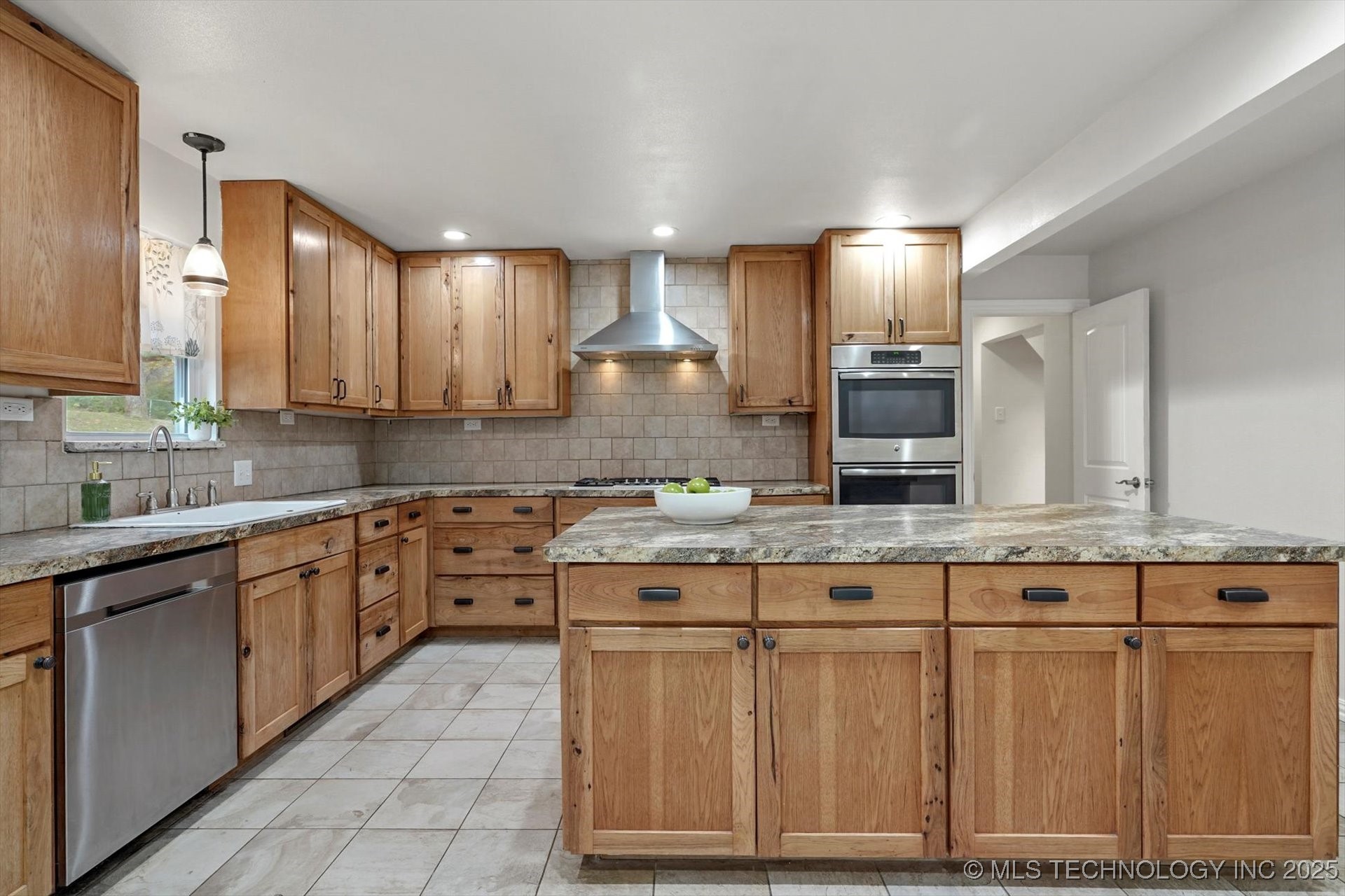 7718 S 230th East Avenue Property Photo 13