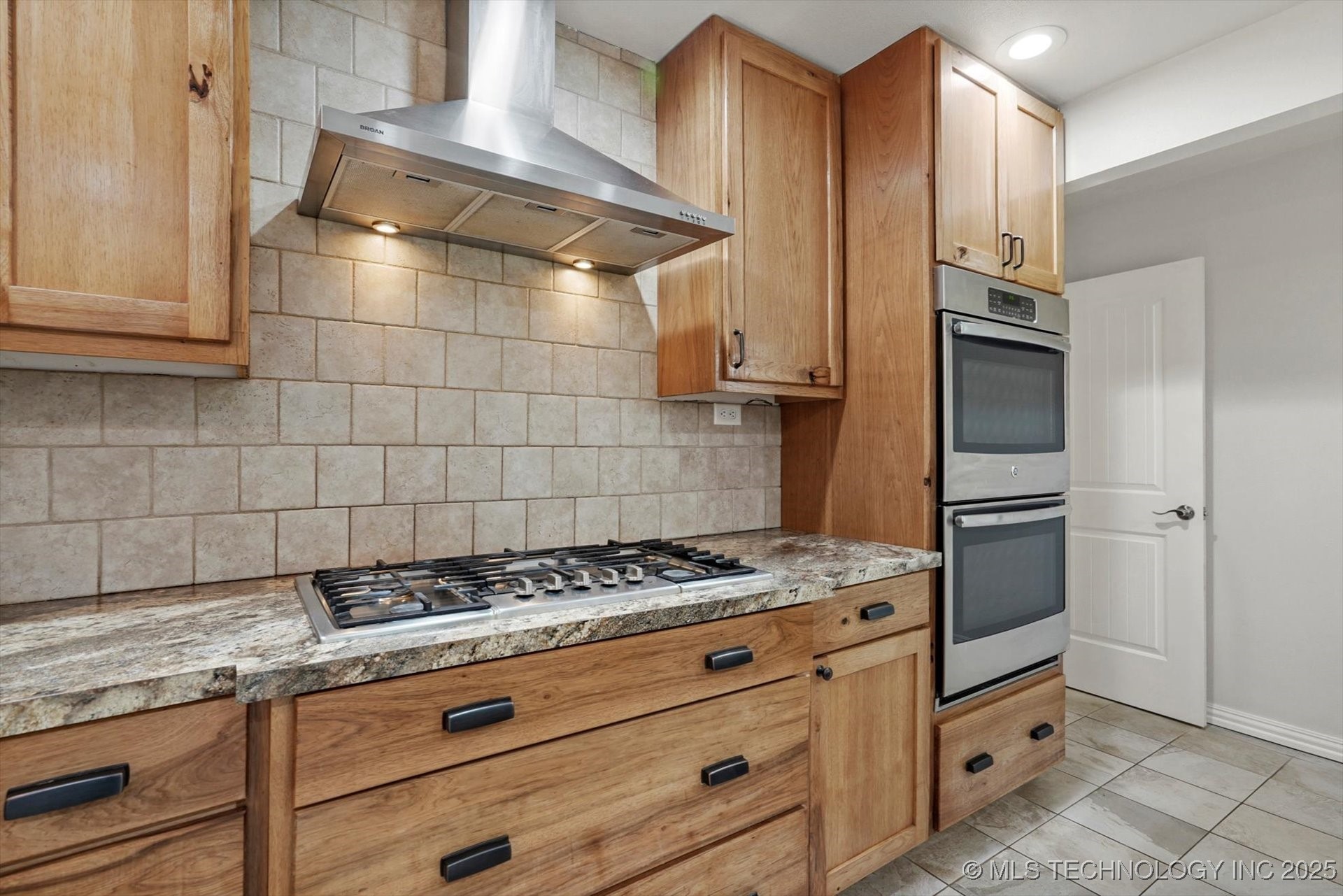 7718 S 230th East Avenue Property Photo 15