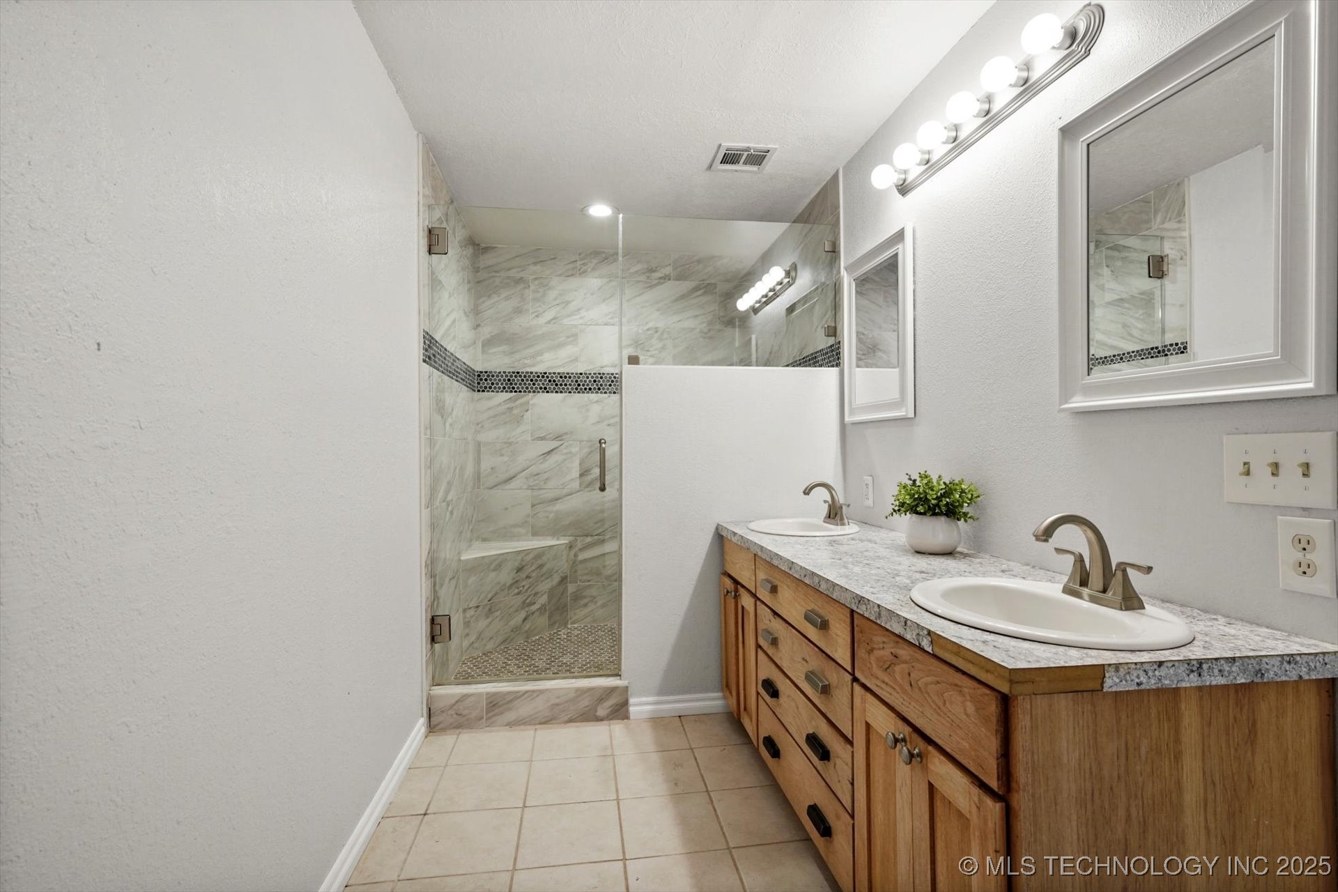 7718 S 230th East Avenue Property Photo 27