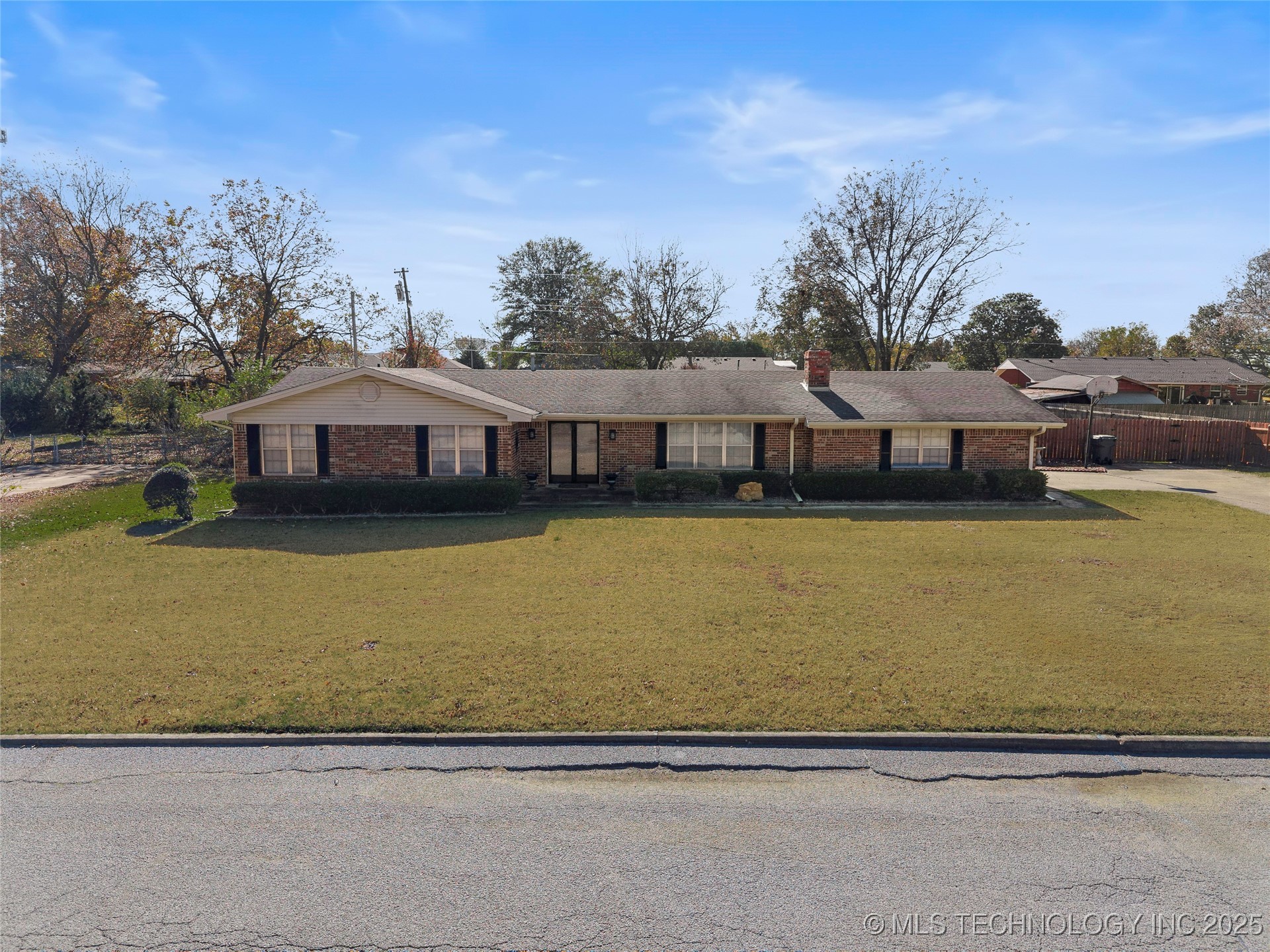 1206 N Meadow Drive Property Photo 1