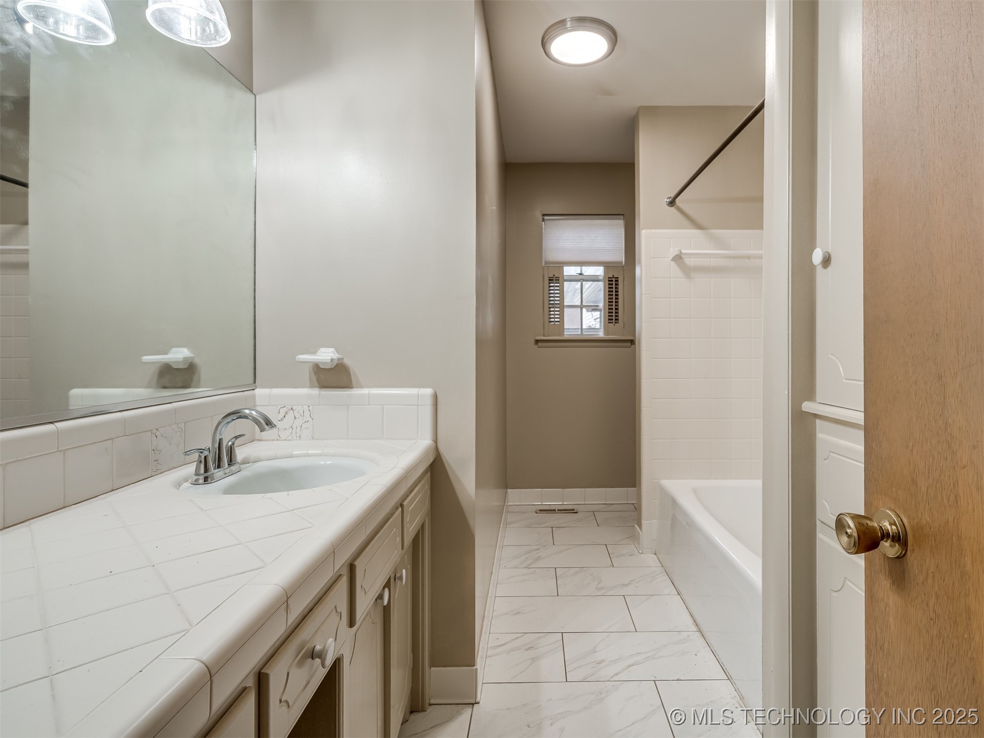 1808 E 58th Street Property Photo 33