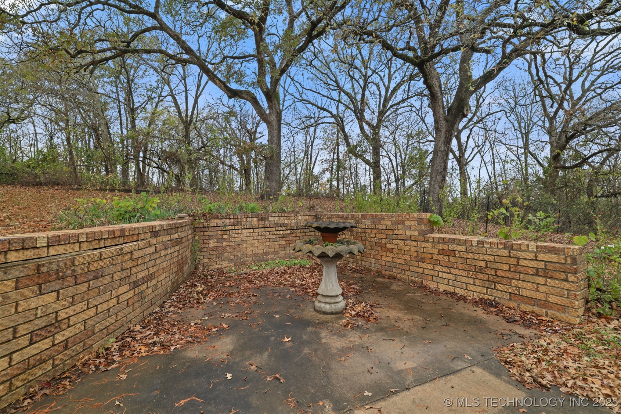 921 Crooked Oak Drive Property Photo 4