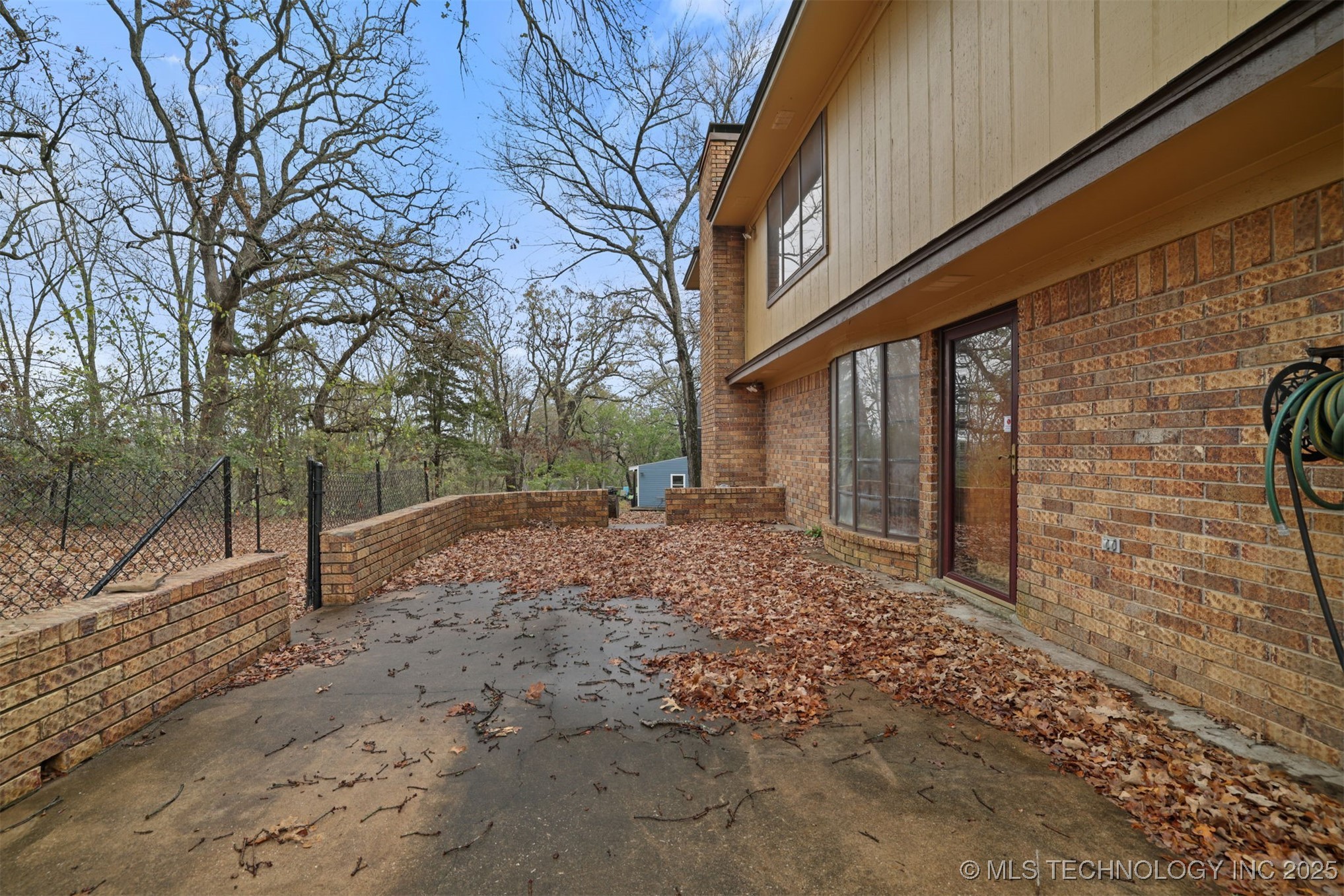 921 Crooked Oak Drive Property Photo 5