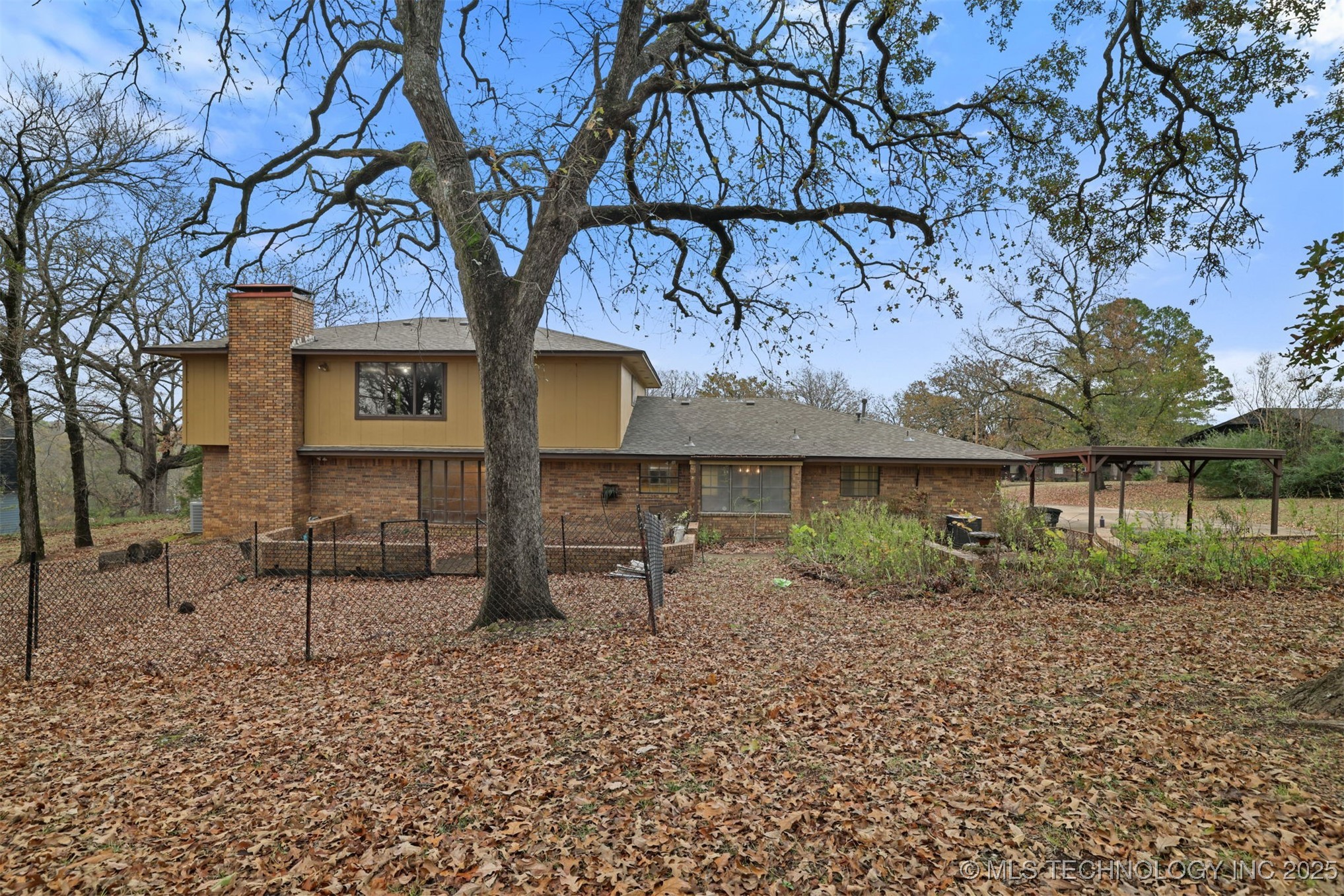 921 Crooked Oak Drive Property Photo 6