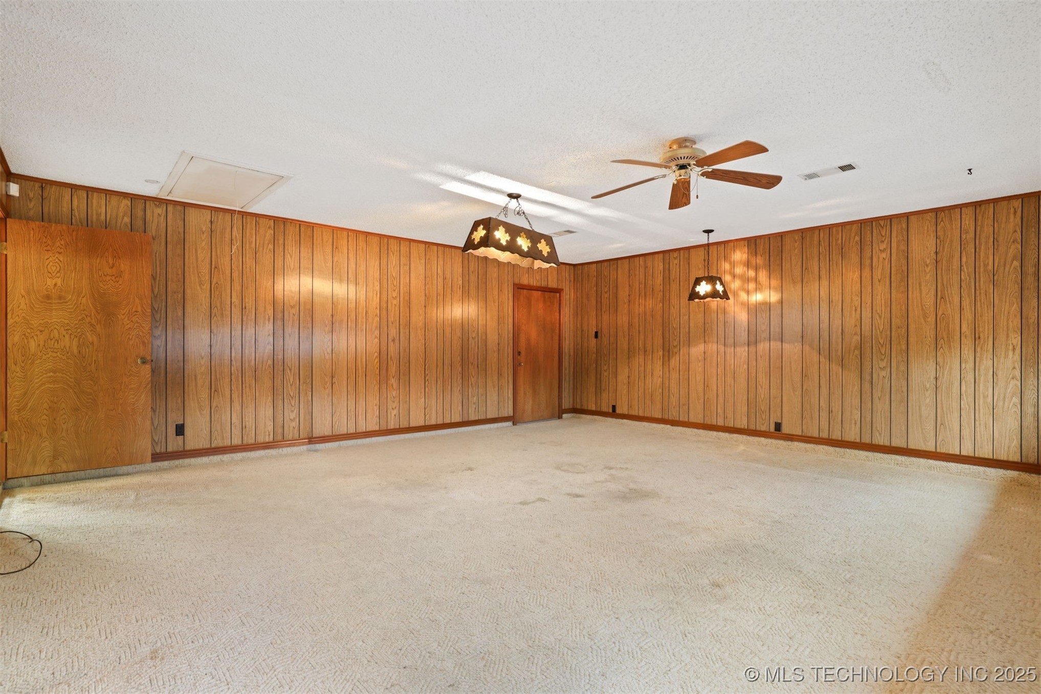 921 Crooked Oak Drive Property Photo 8