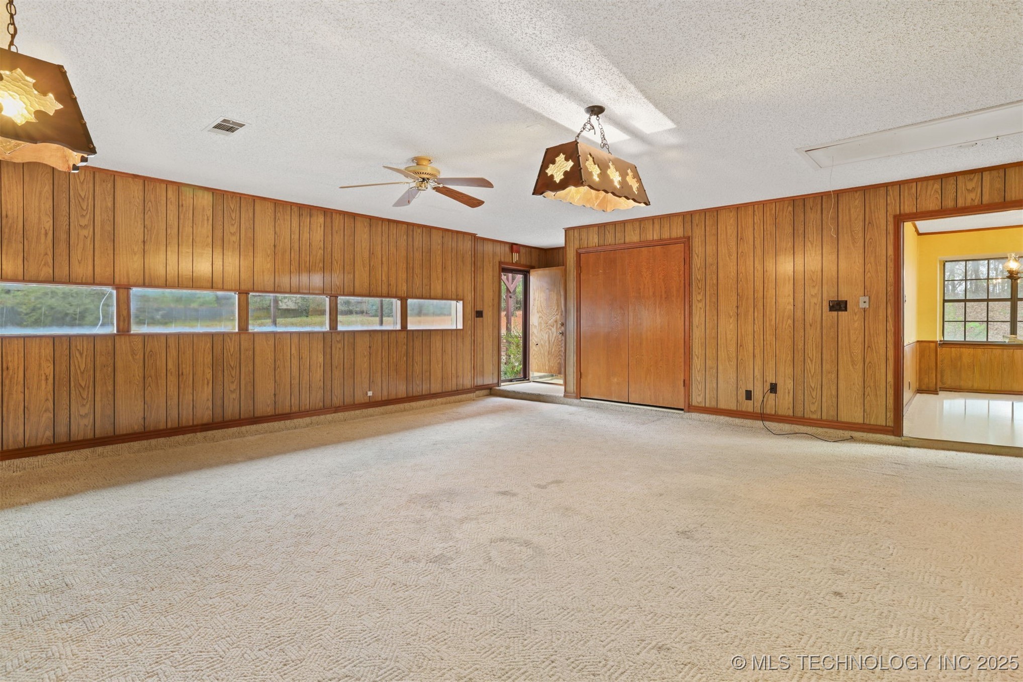 921 Crooked Oak Drive Property Photo 9