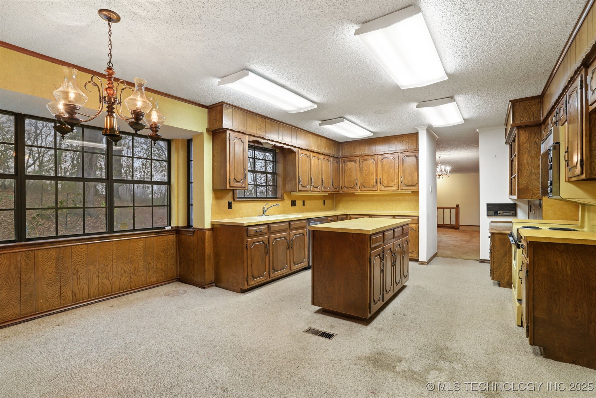 921 Crooked Oak Drive Property Photo 11