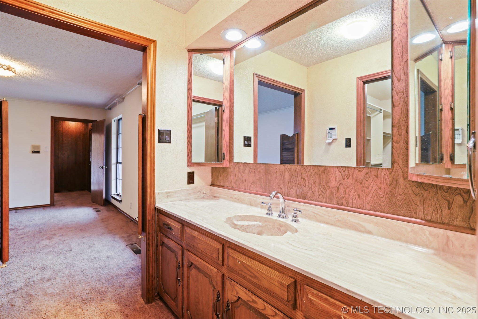 921 Crooked Oak Drive Property Photo 14