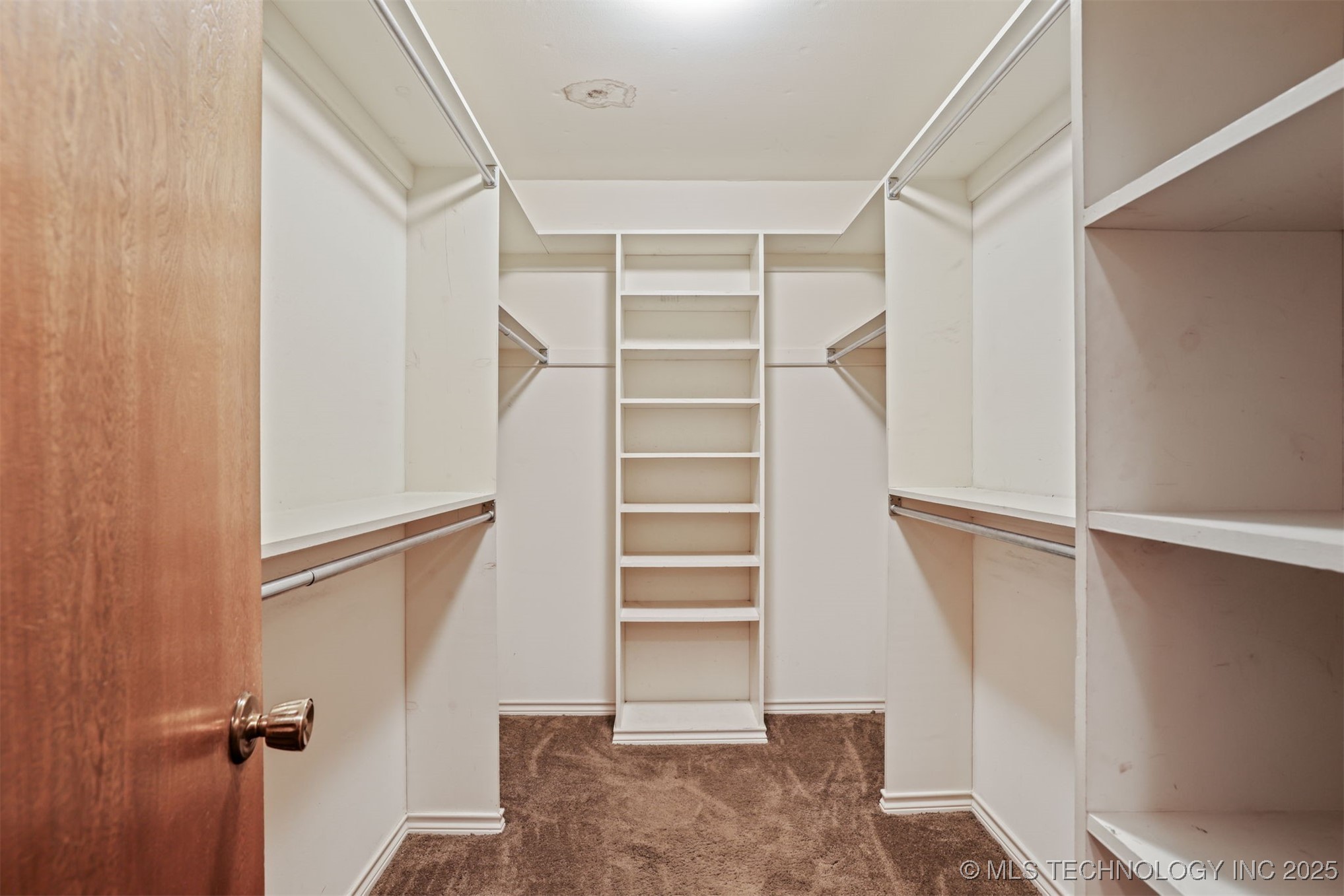 921 Crooked Oak Drive Property Photo 15