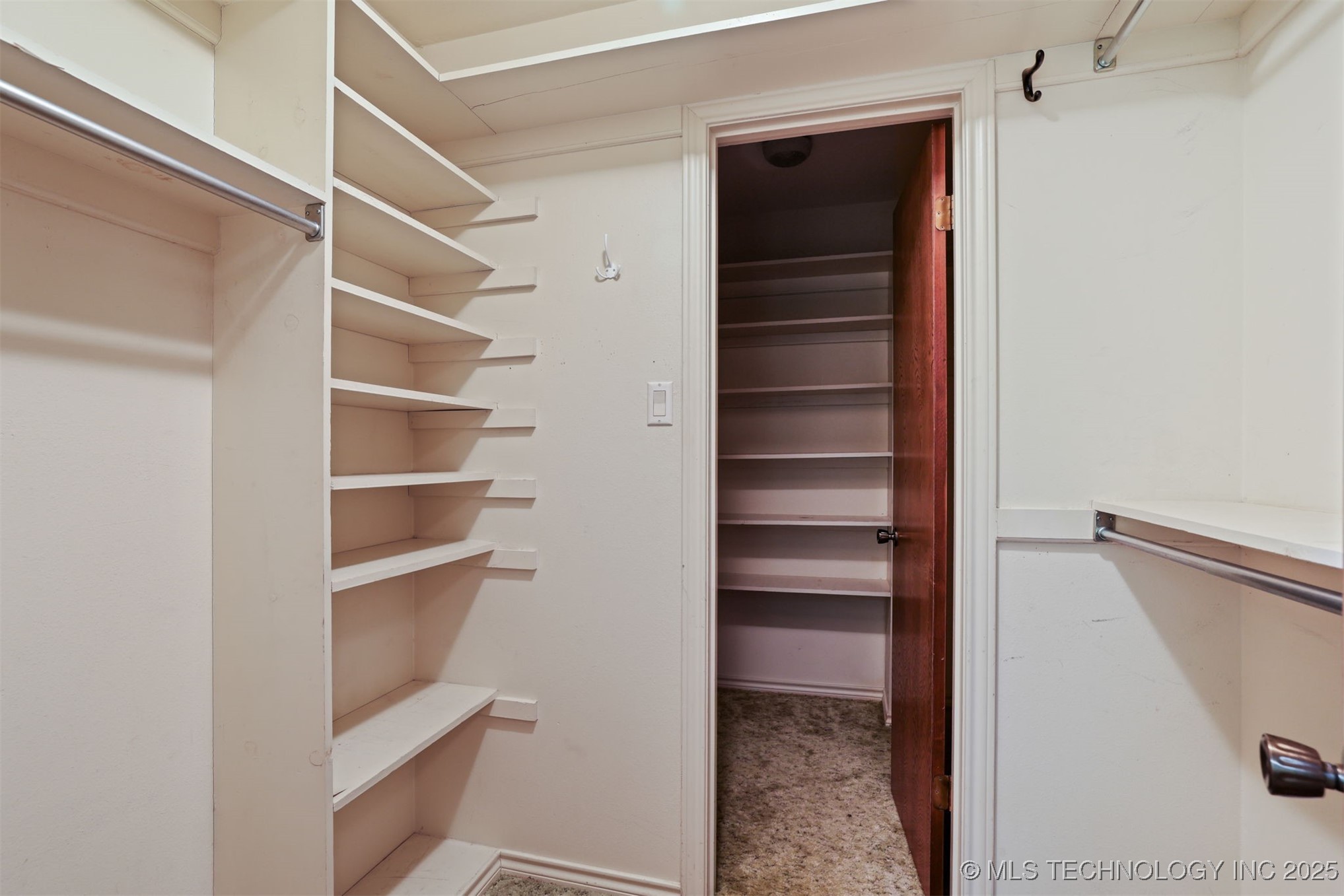 921 Crooked Oak Drive Property Photo 29