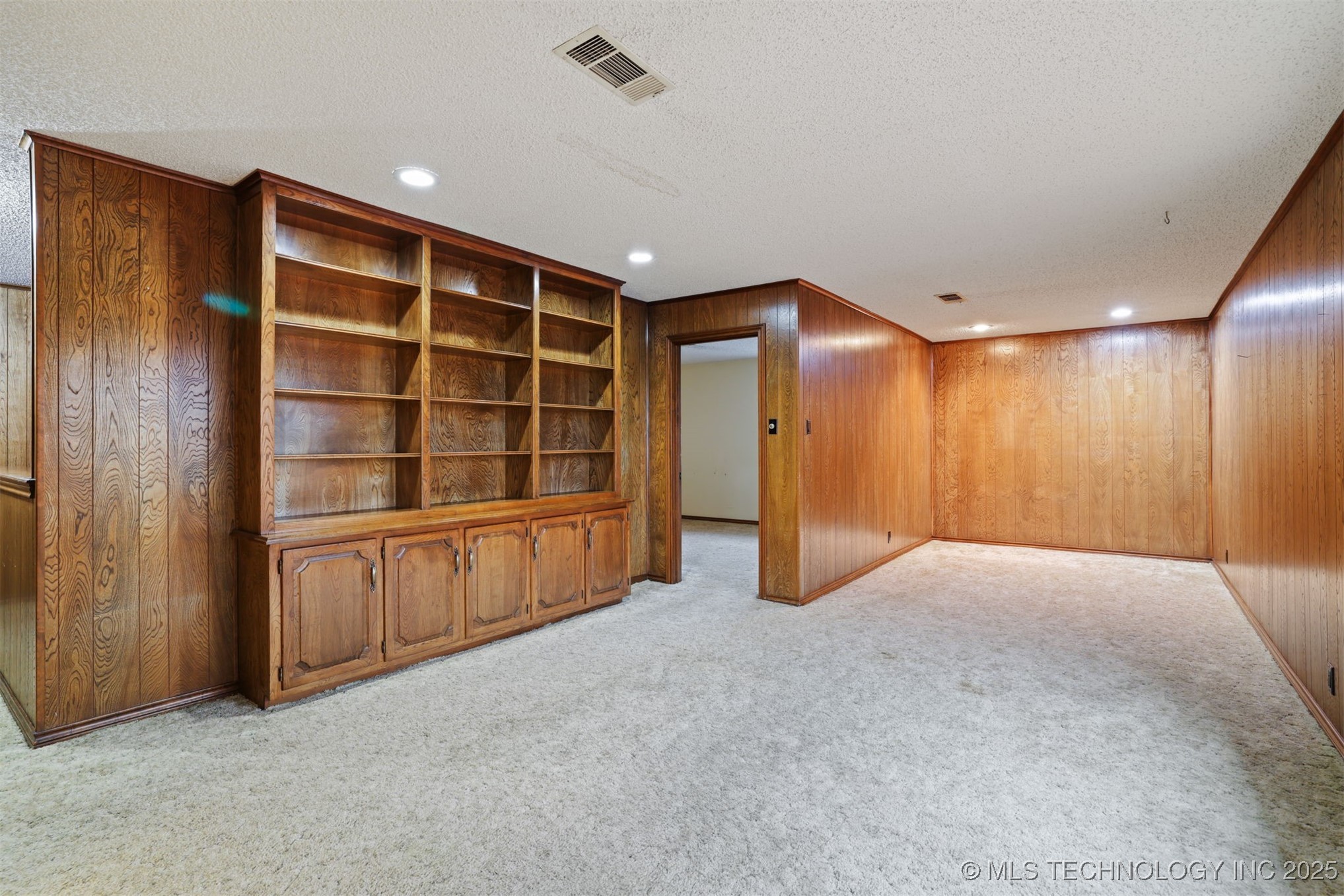 921 Crooked Oak Drive Property Photo 33