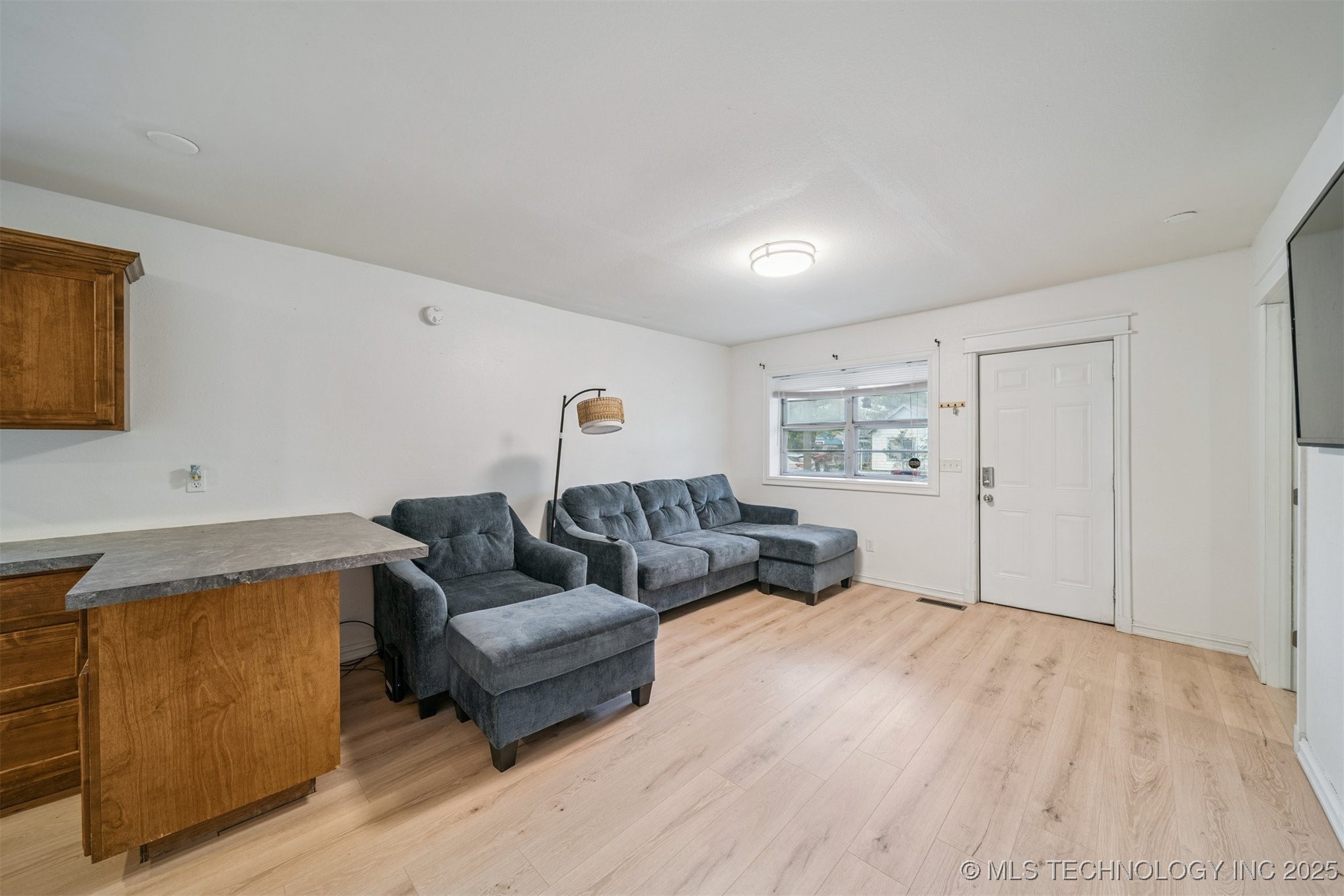 1217 E Cherry Street Property Photo 3