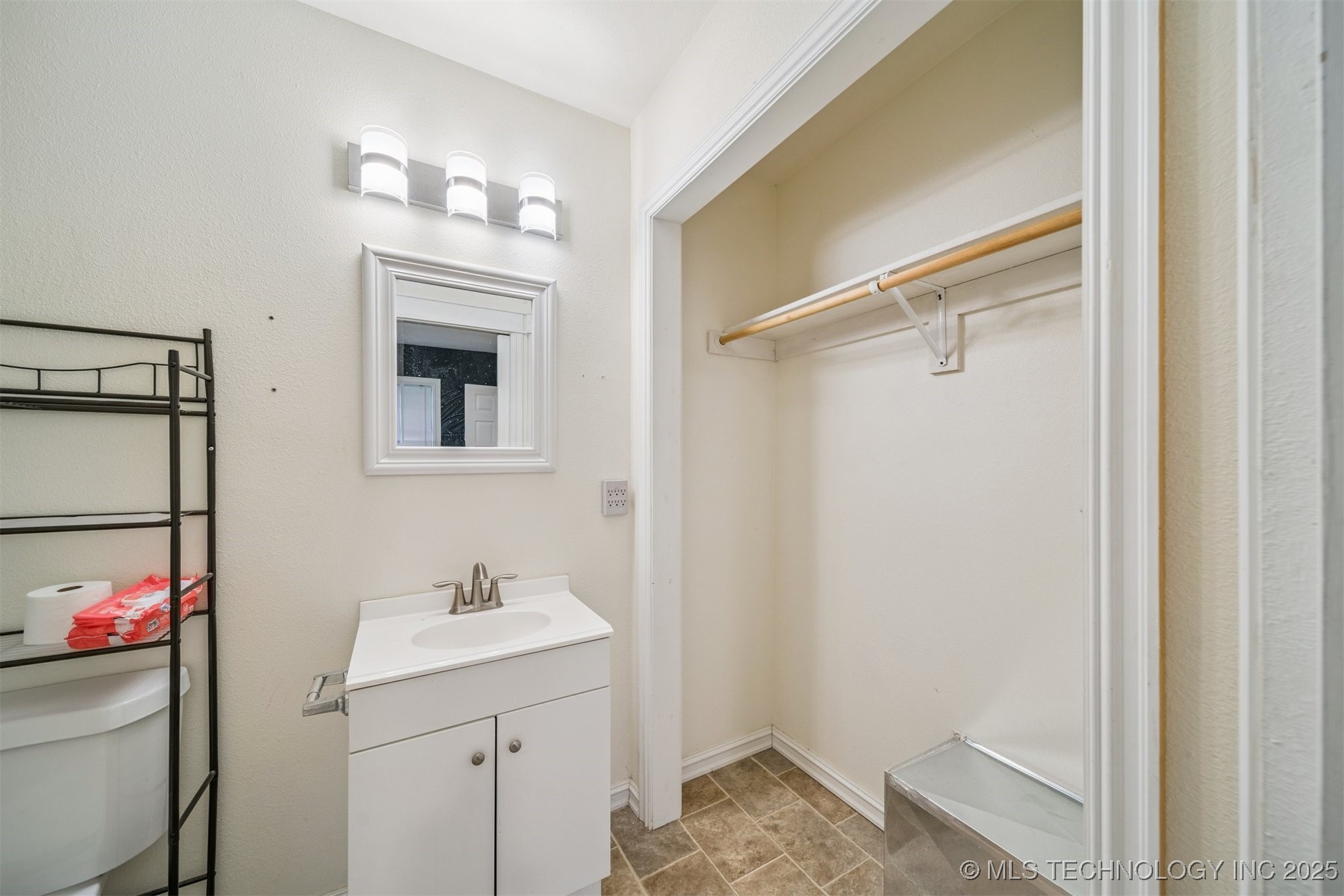 1217 E Cherry Street Property Photo 12