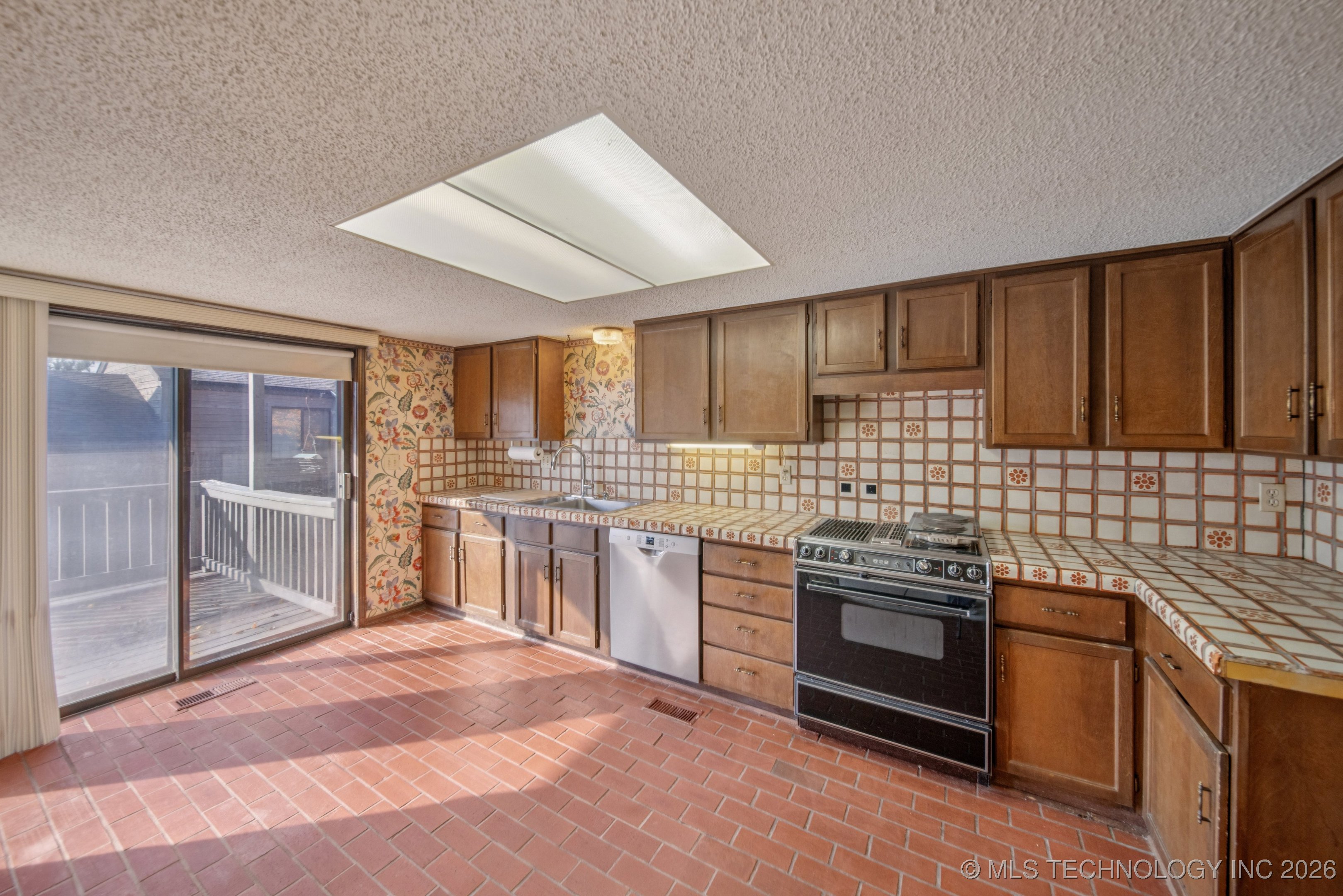 7432 S Winston Place 701 Property Photo 7