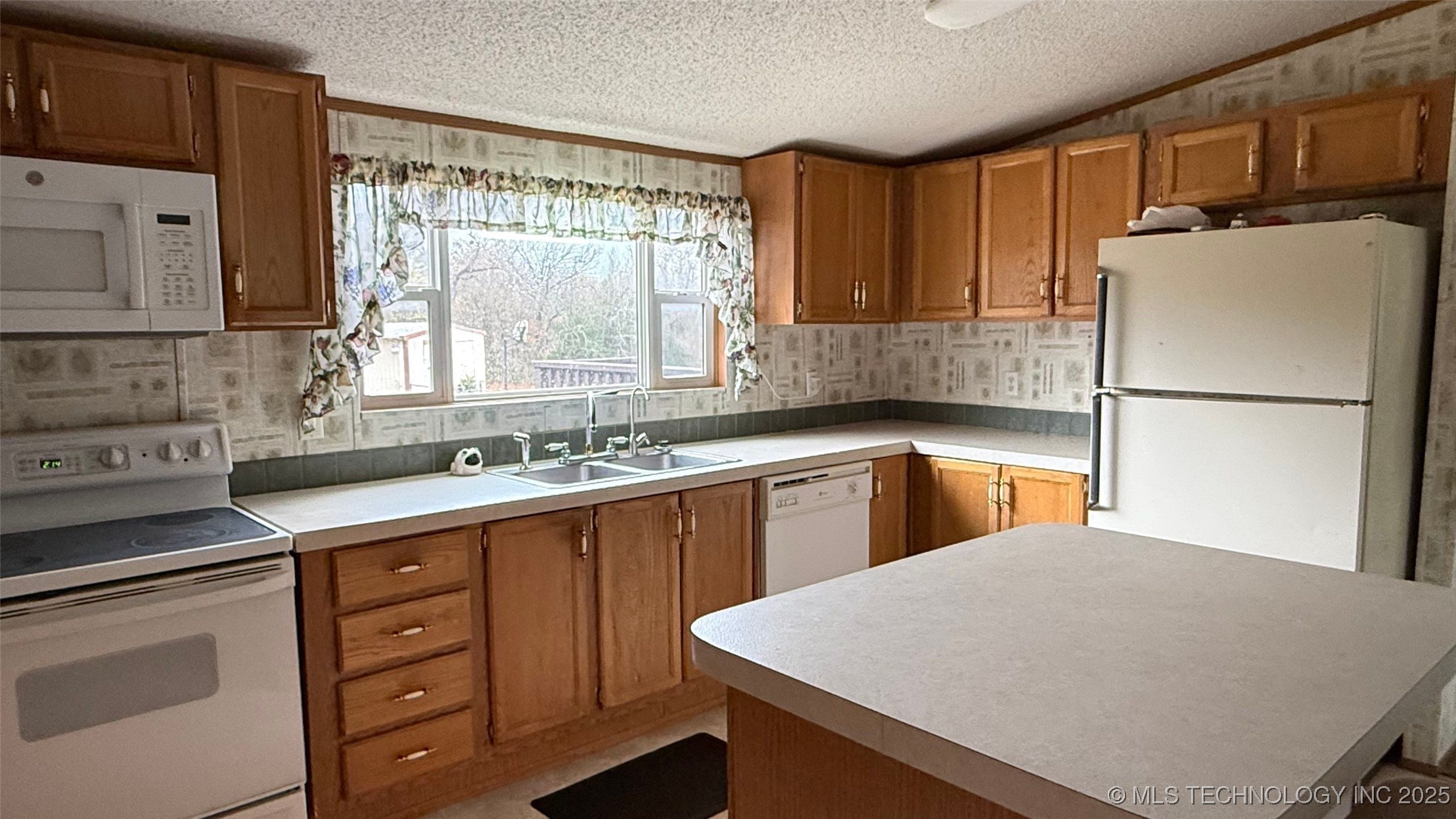 11292 County Road 3600 Property Photo 7