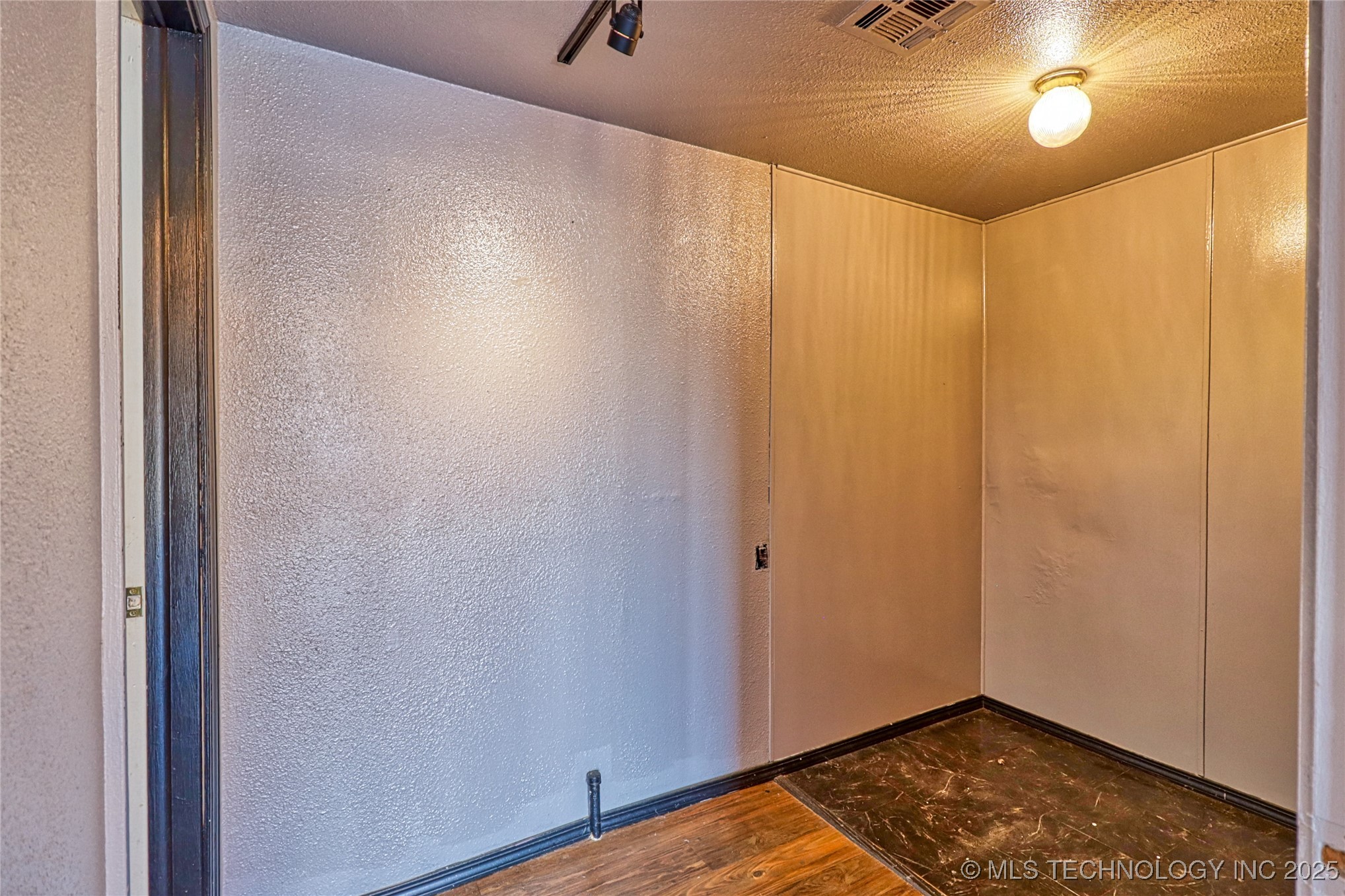 37 Foley Property Photo 18