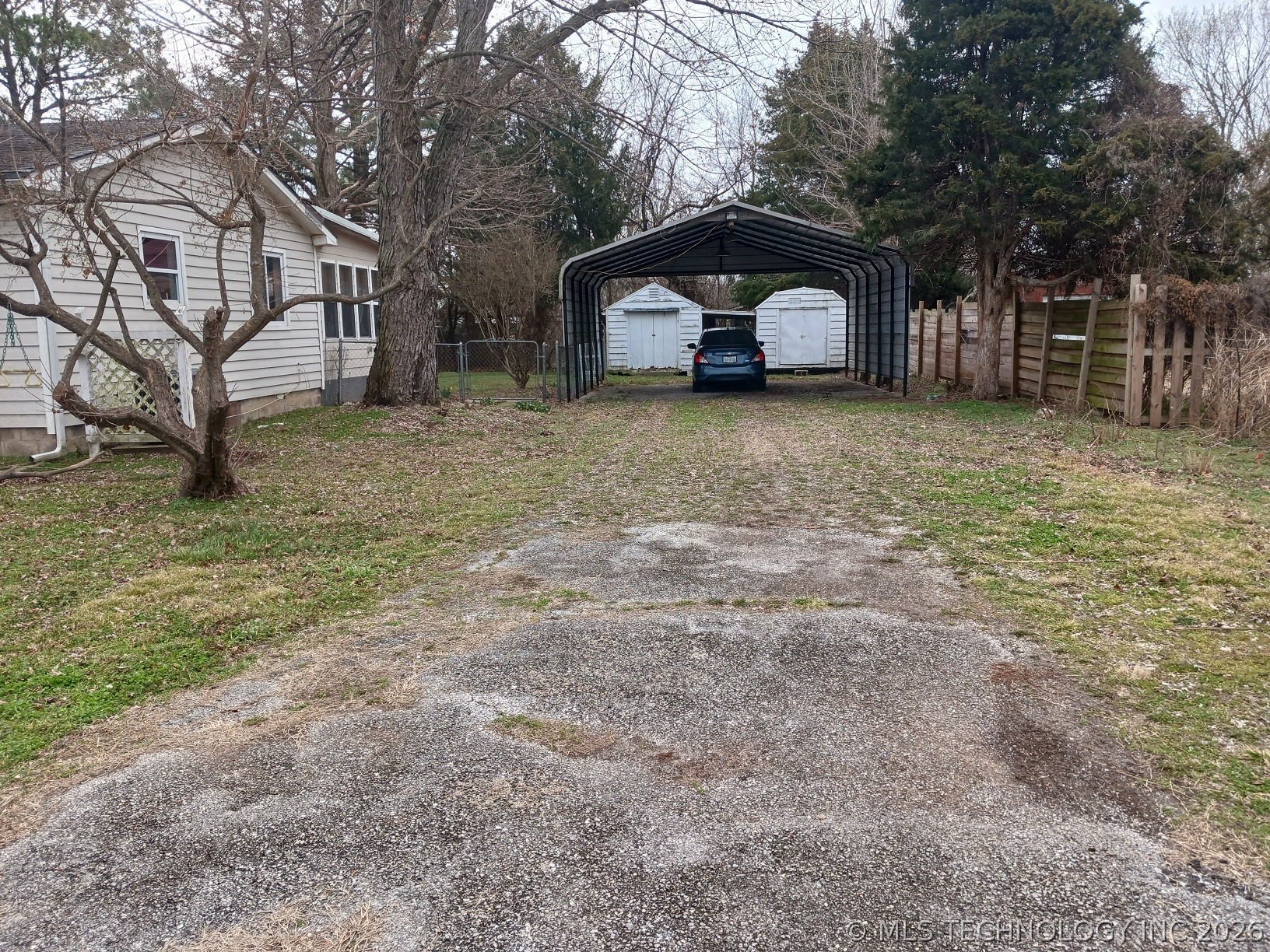 60405 E 252 Lane Property Photo 4