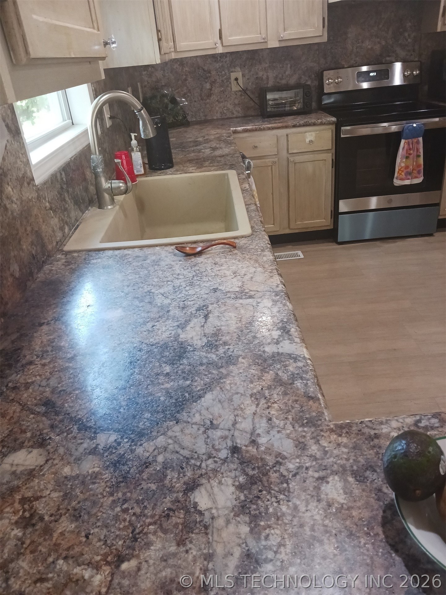 60405 E 252 Lane Property Photo 6