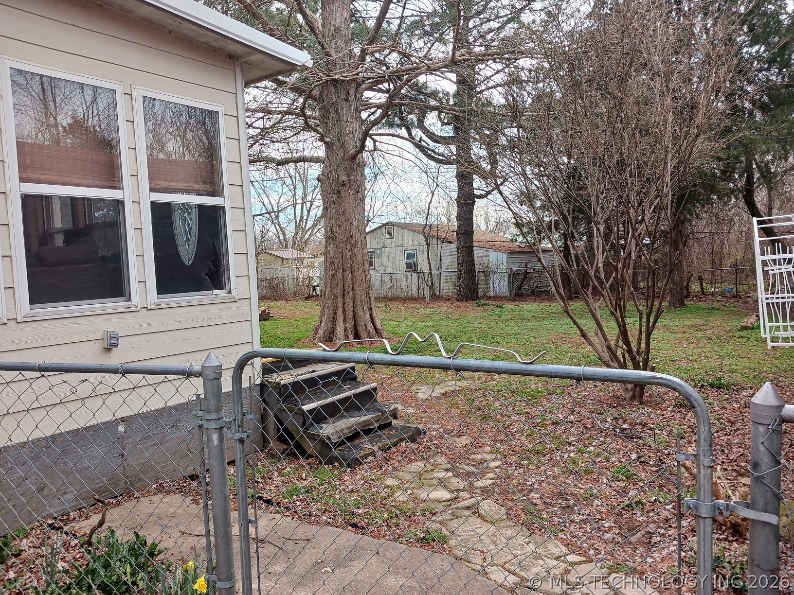 60405 E 252 Lane Property Photo 9