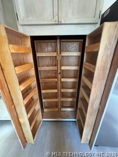 60405 E 252 Lane Property Photo 15